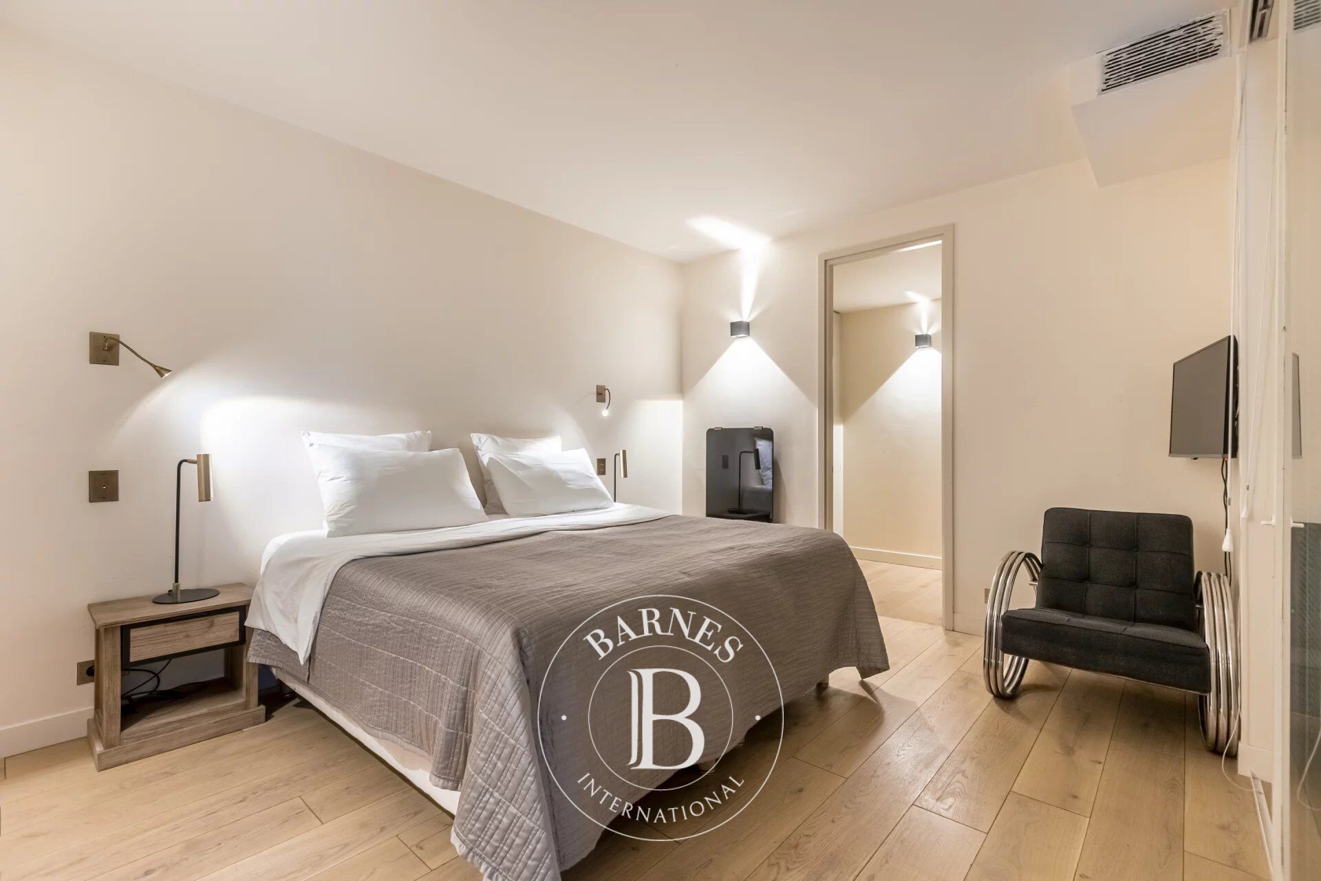 Paris 16 - Foch/Porte Maillot - 1-bed apartment - Balcony