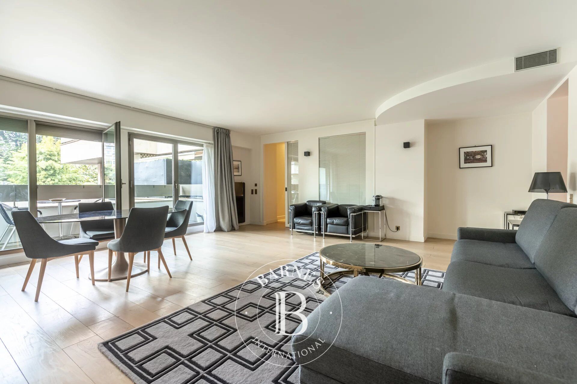 Paris 16 - Foch/Porte Maillot - 1-bed apartment - Balcony