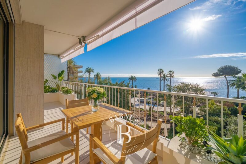 CANNES PALM BEACH - VUE MER - 4 PIÈCES - TERRASSE