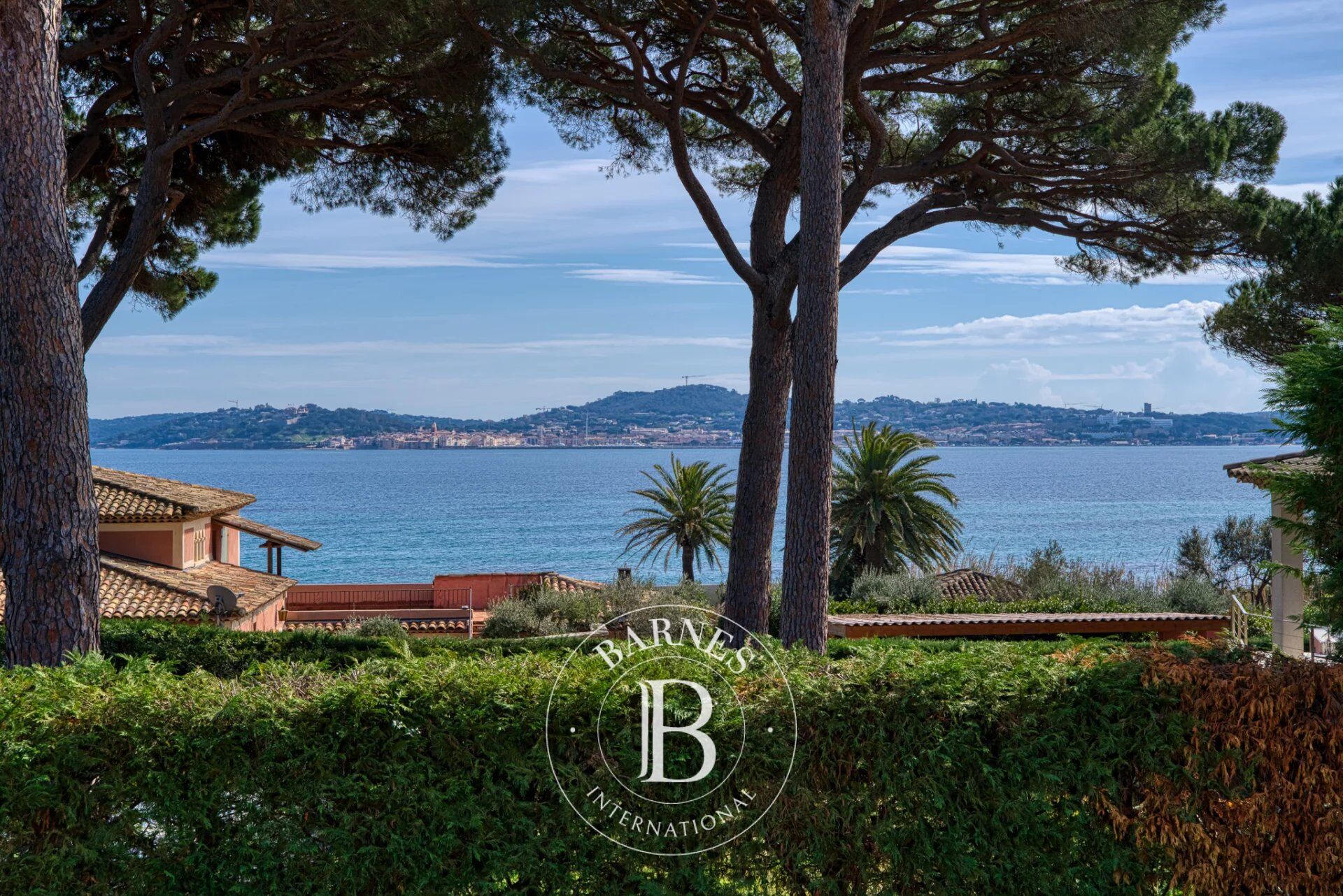 GRIMAUD - VILLA DE PLAIN PIED VUE MER - 5 CHAMBRES - picture 2