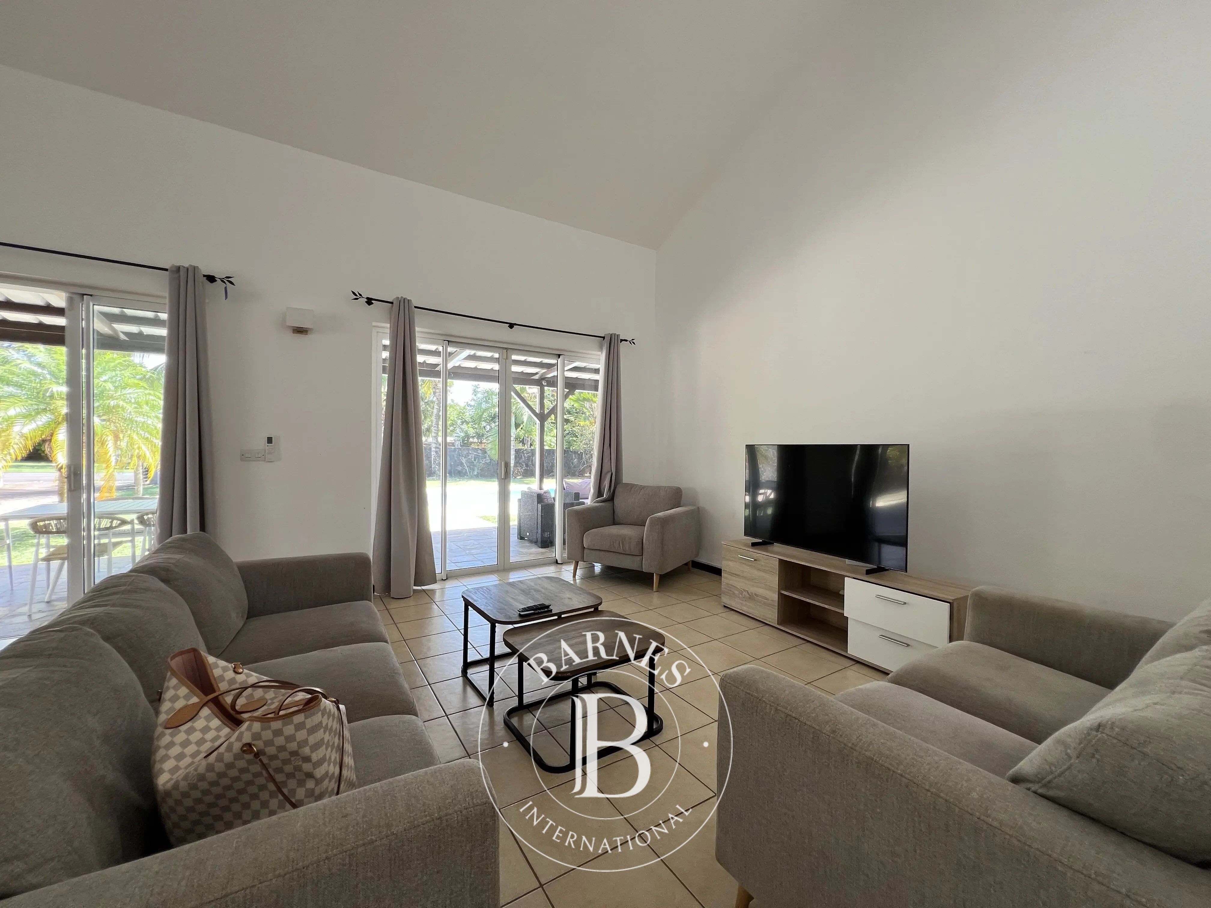 ROCHES NOIRES - Villa Lumineuse dans Domaine Sécurisé, Proche d’Azuri - picture 2