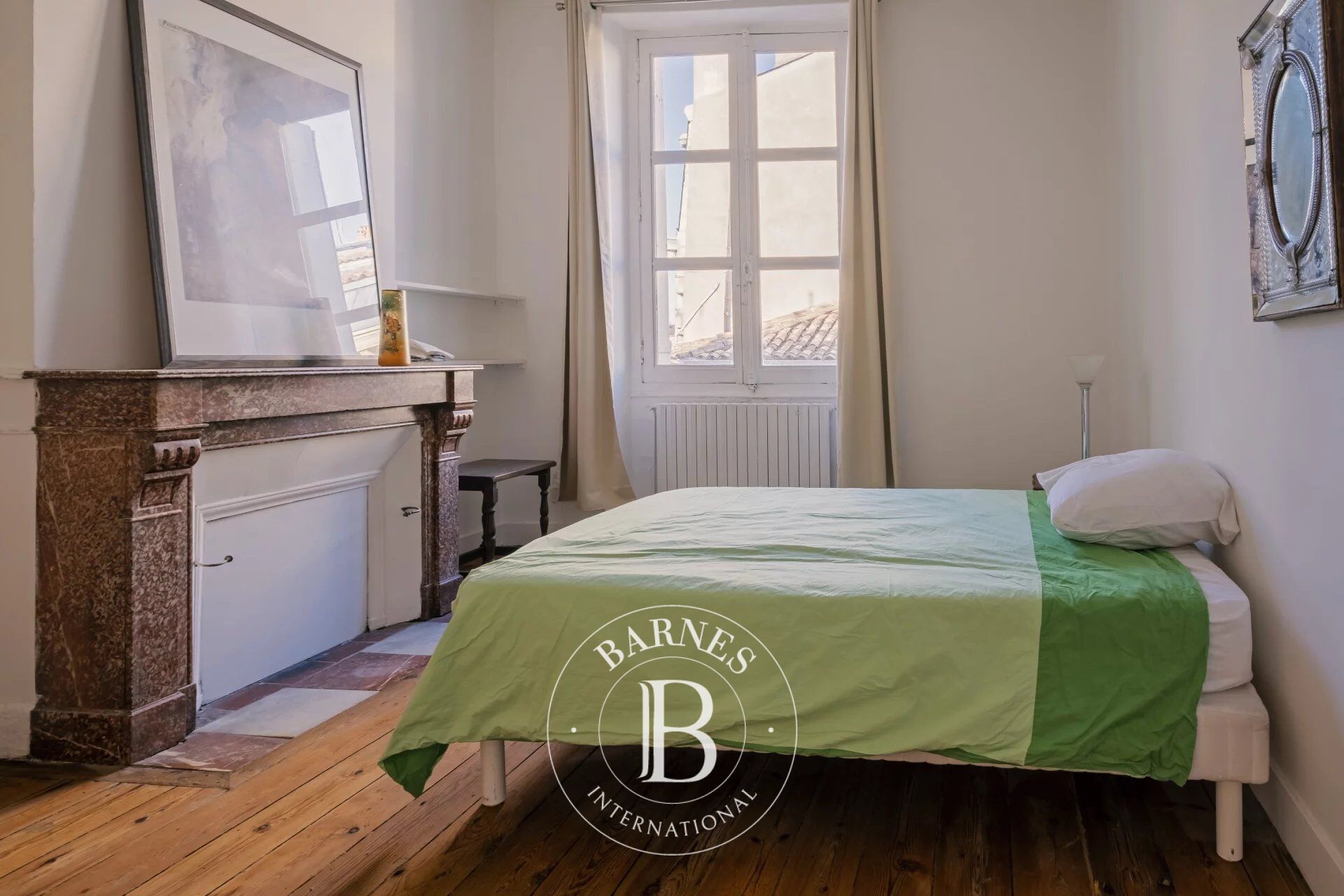 Bordeaux hypercentre – 70 sqm Renovated Apartment - picture 2