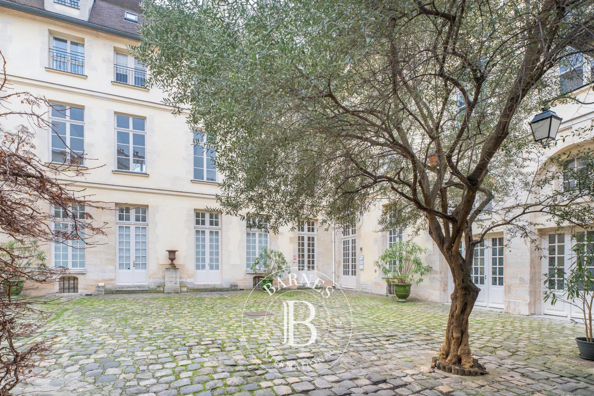 Vente appartement - Paris 3 - Rue Charlot - Hôtel Particulier -Entièrement Rénové et meublé - picture 2