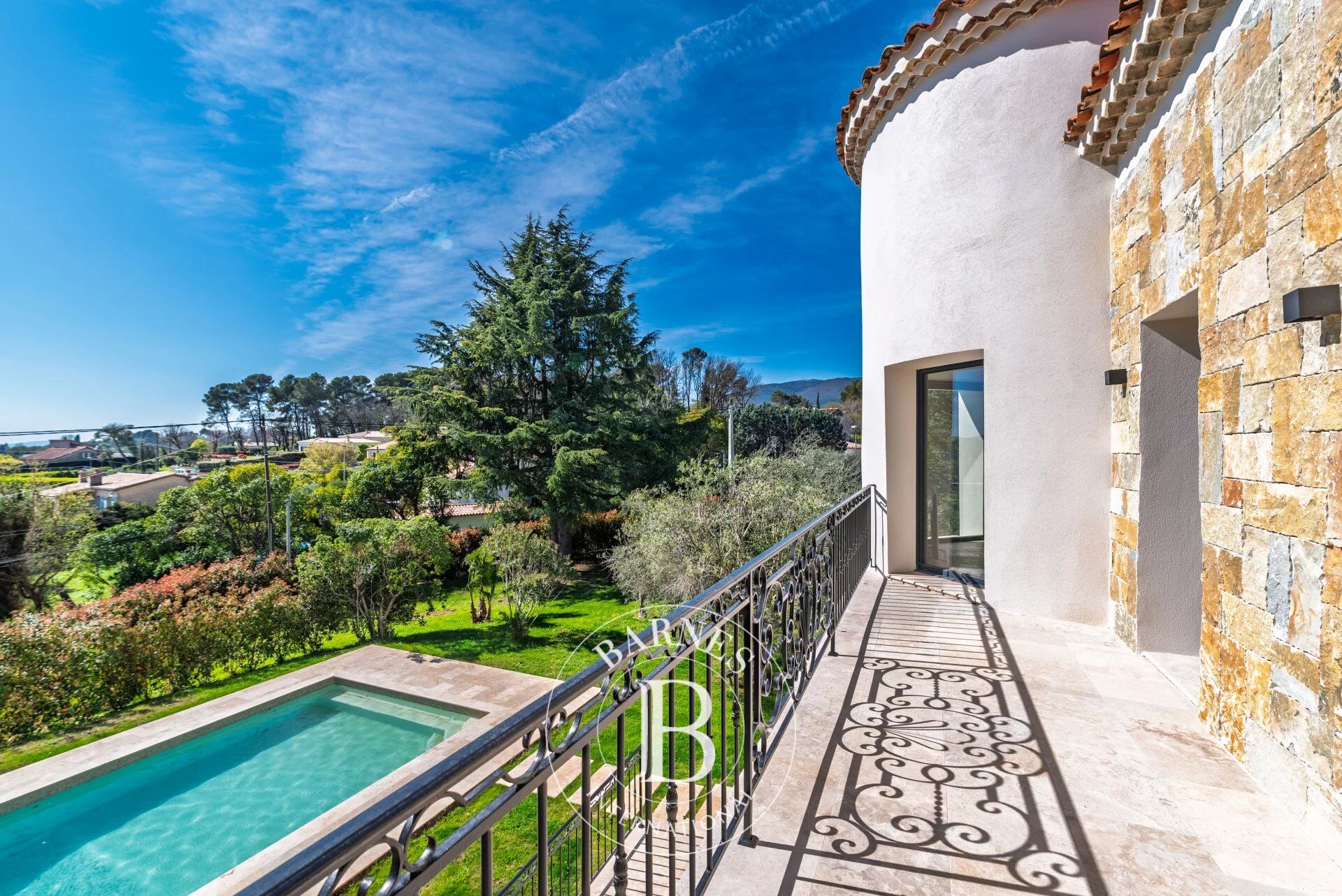 5 minutes from the village of Valbonne - Renovated 5-bedroom villa - In absolute peace and quiet - picture 3