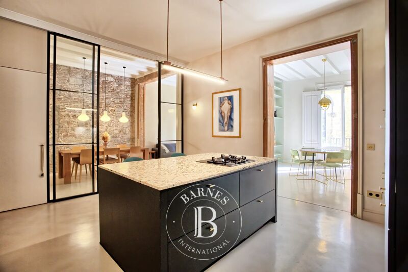 Exclusiva vivienda de diseño con 3 habitaciones en edificio histórico del Gòtic