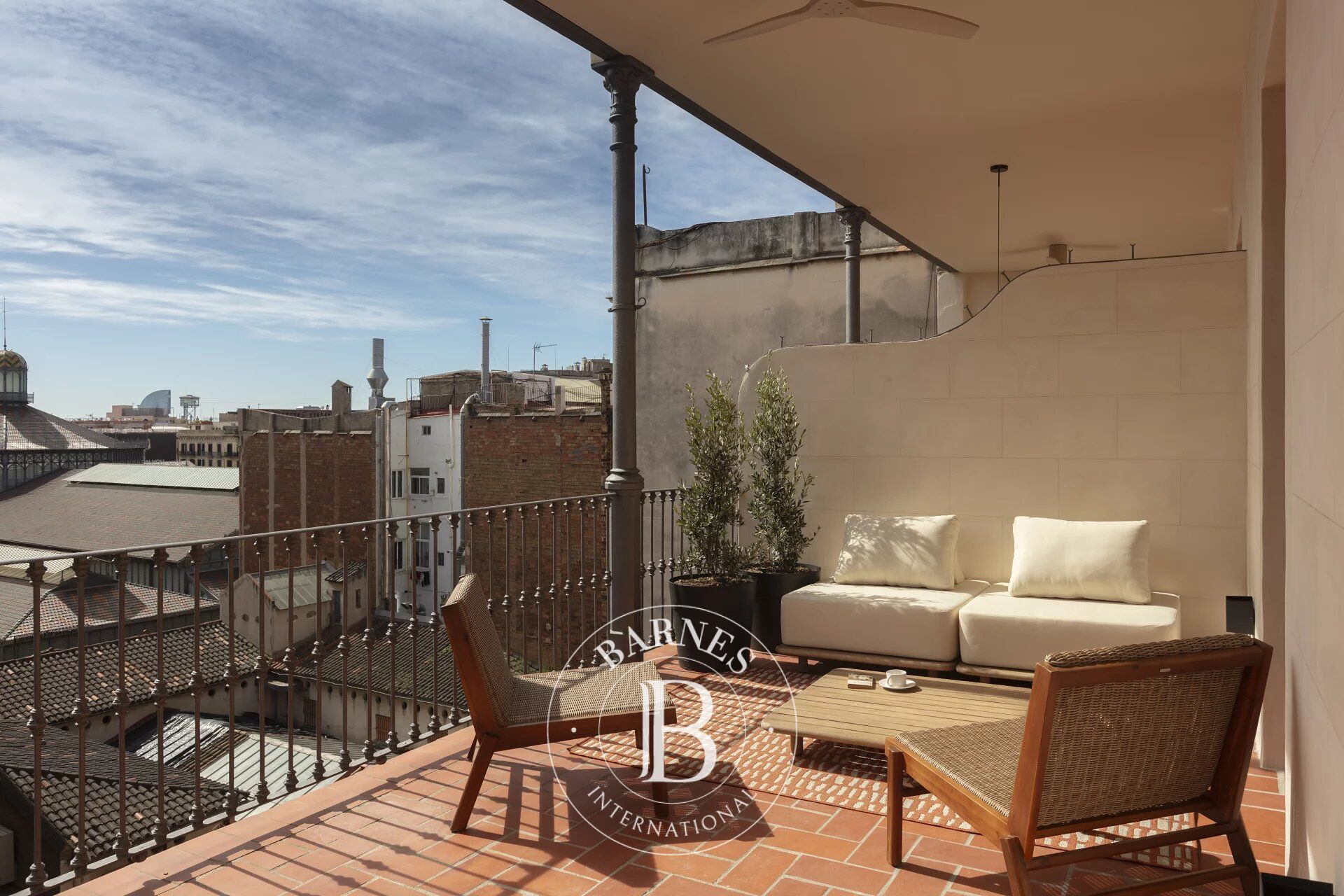 Exclusivo ático reformado con terrazas en el corazón de El Born - picture 2