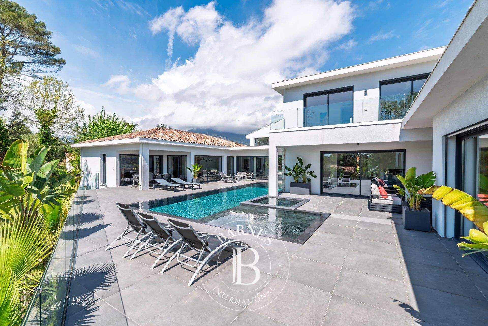 Roquefort les Pins - Modern 5 bedroom villa with pool and jacuzzi - picture 1