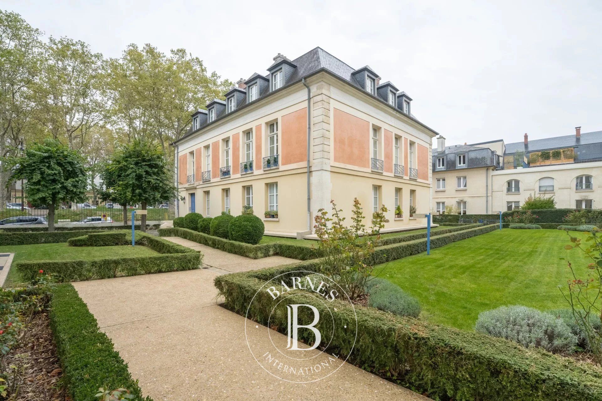 Versailles Saint Louis - Avenue de Sceaux - Appartement 5 pièces - Ascenseur - BOX et parkings. - picture 1