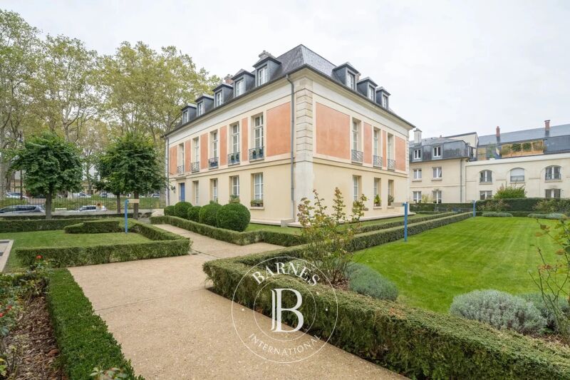 Versailles Saint Louis - Avenue de Sceaux - 3-bed apartment - Lift - LOCK-UP GARAGE and parking spaces.
