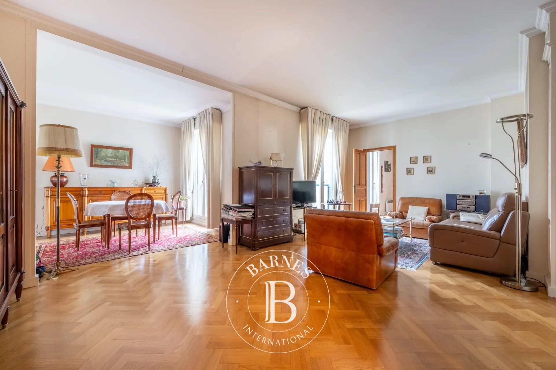 Versailles Saint Louis - Avenue de Sceaux - Appartement 5 pièces - Ascenseur - BOX et parkings. - picture 2