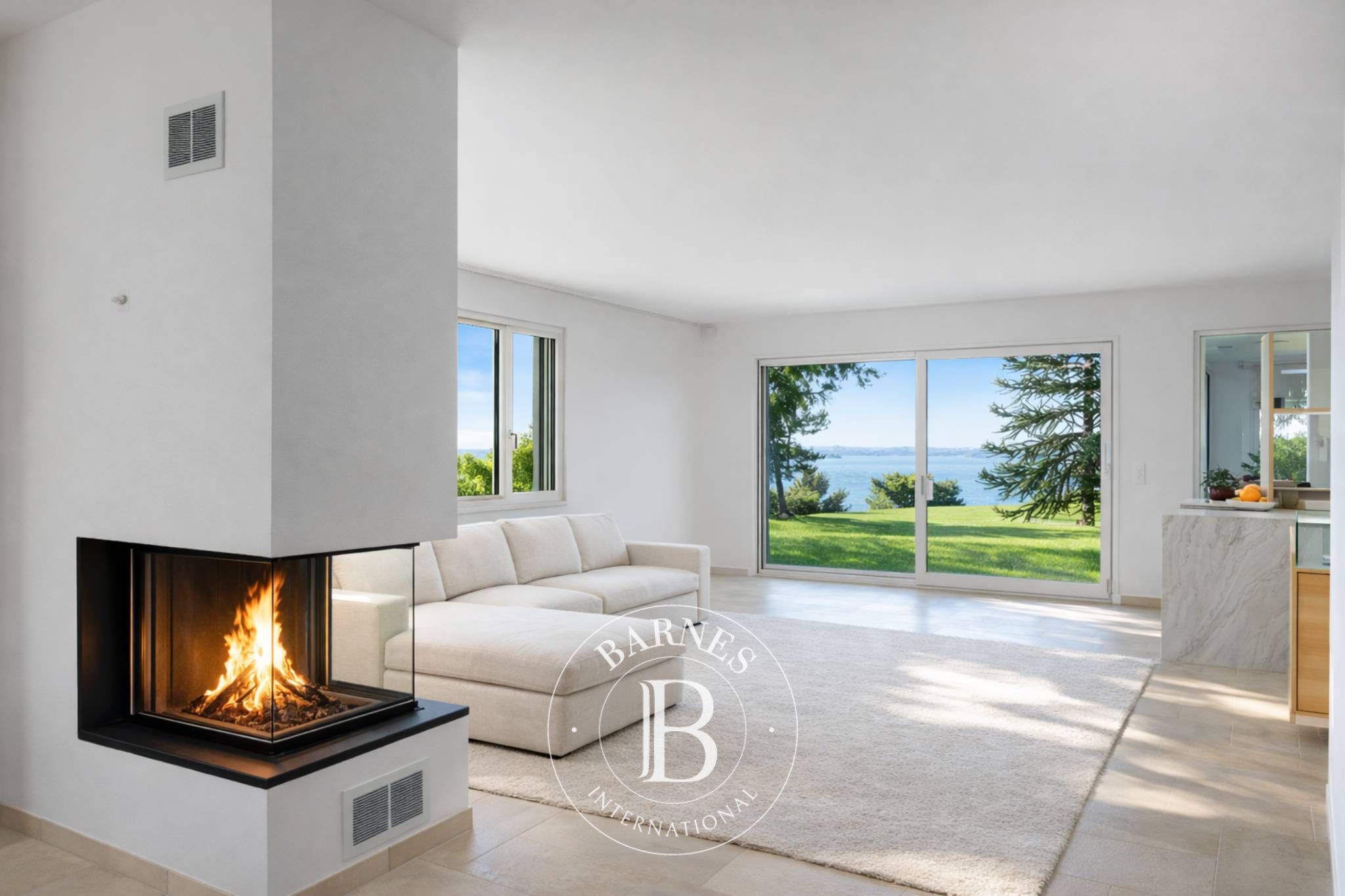 Rare ! Appartement pieds dans l’eau avec rail pour bateau  - picture 3