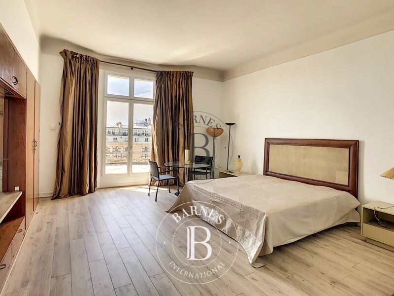 Loué, Appartement Paris 8ème - picture 2