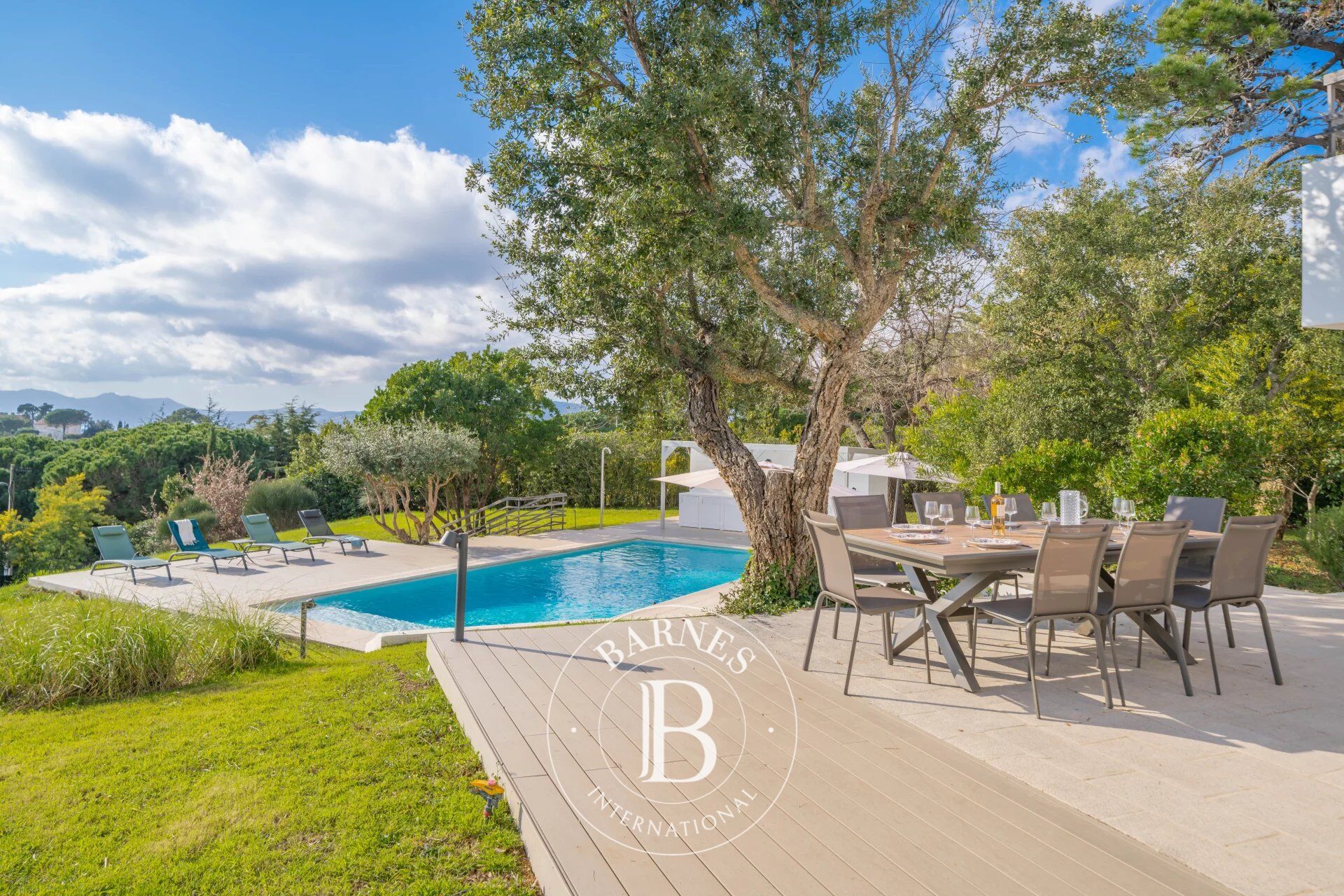 SUPER CANNES - VILLA WITH PANORAMIC VIEWS - picture 2