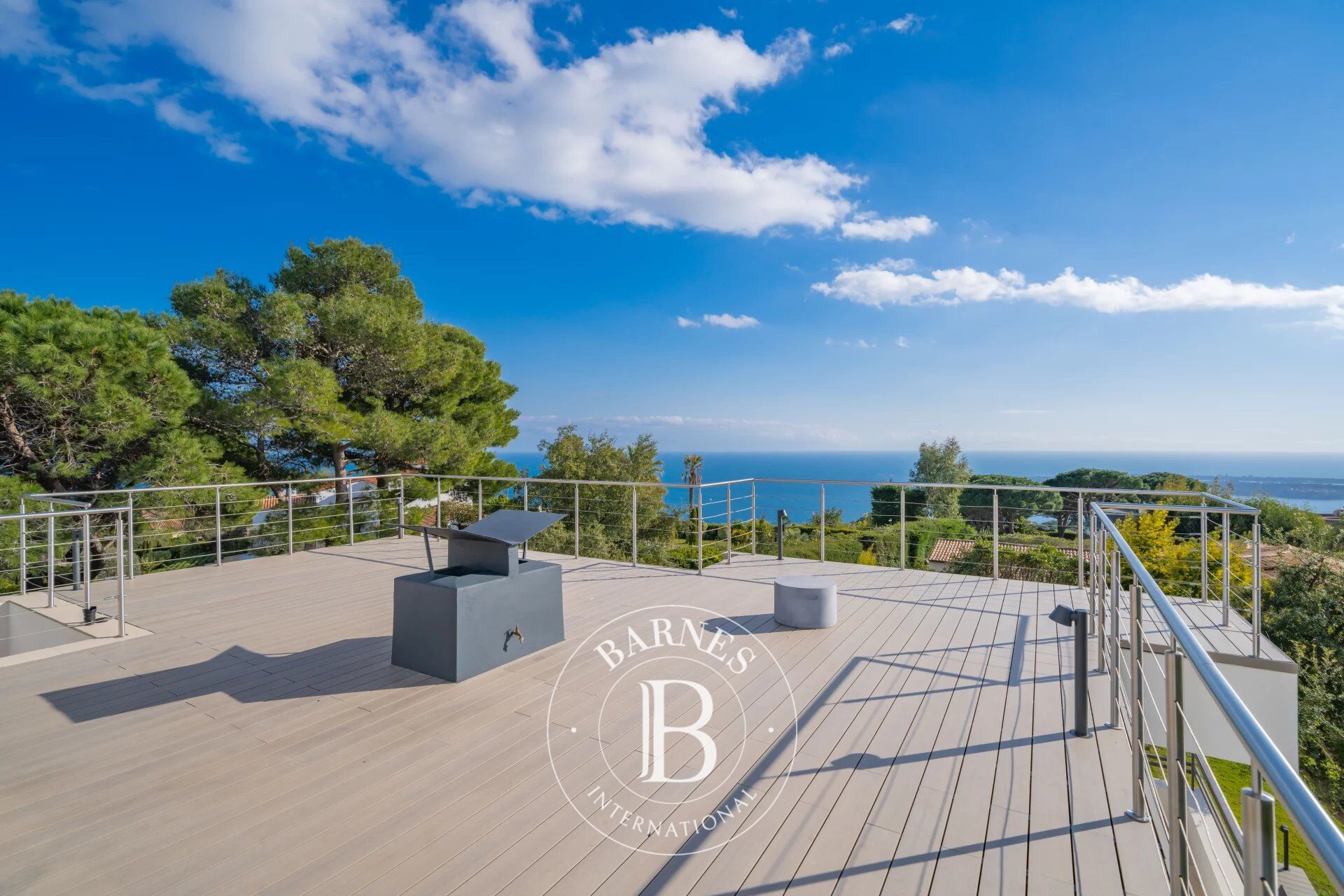SUPER CANNES - VILLA WITH PANORAMIC VIEWS - picture 3