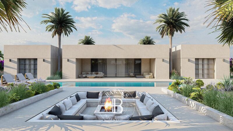 Single-story architect-designed villa on a 2400m² plot of land.