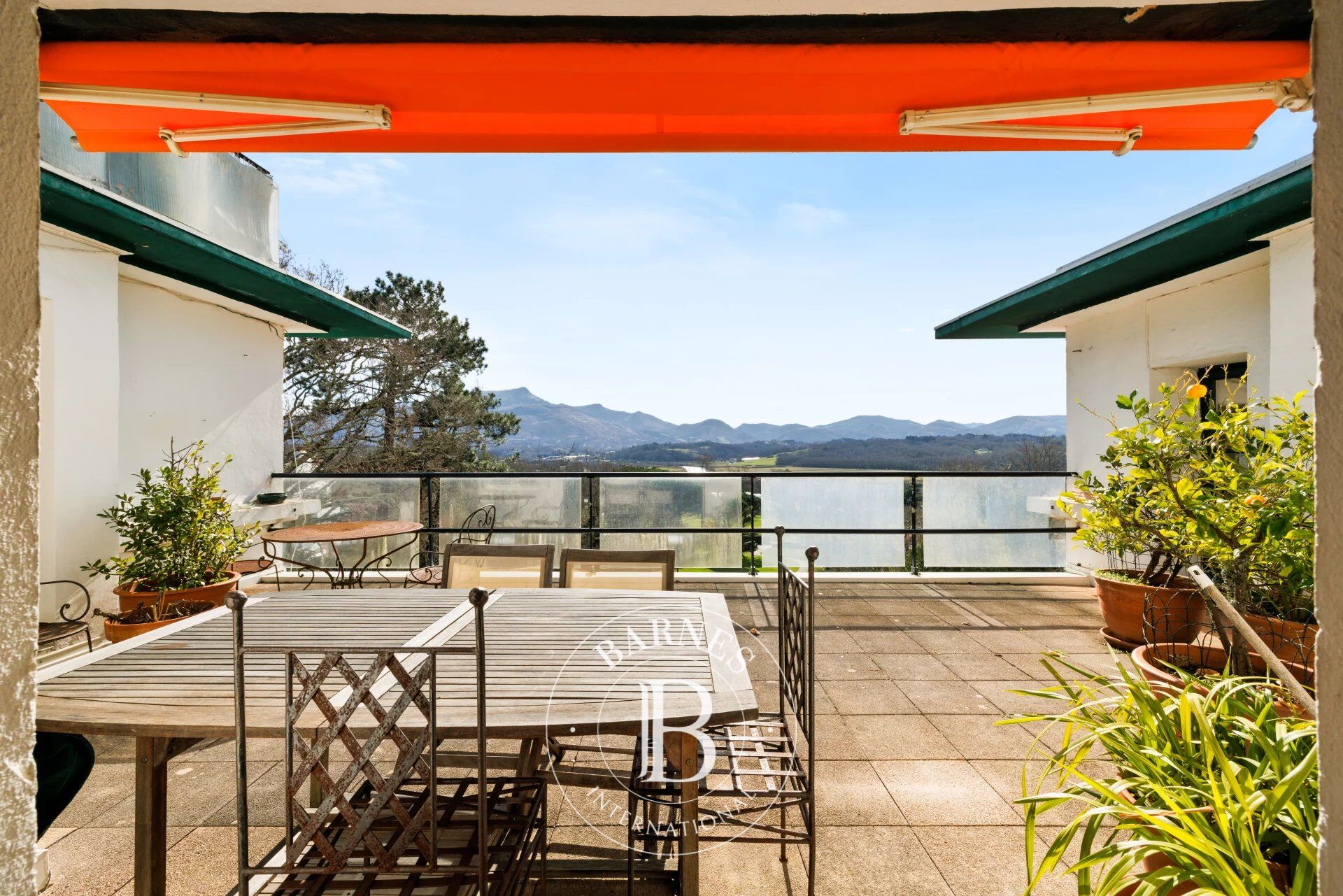 SAN JUAN DE LUZ, APARTAMENTO DE 94 M² CON VISTA DOMINANTE AL GOLF DE CHANTACO Y A LA RHUNE - picture 2