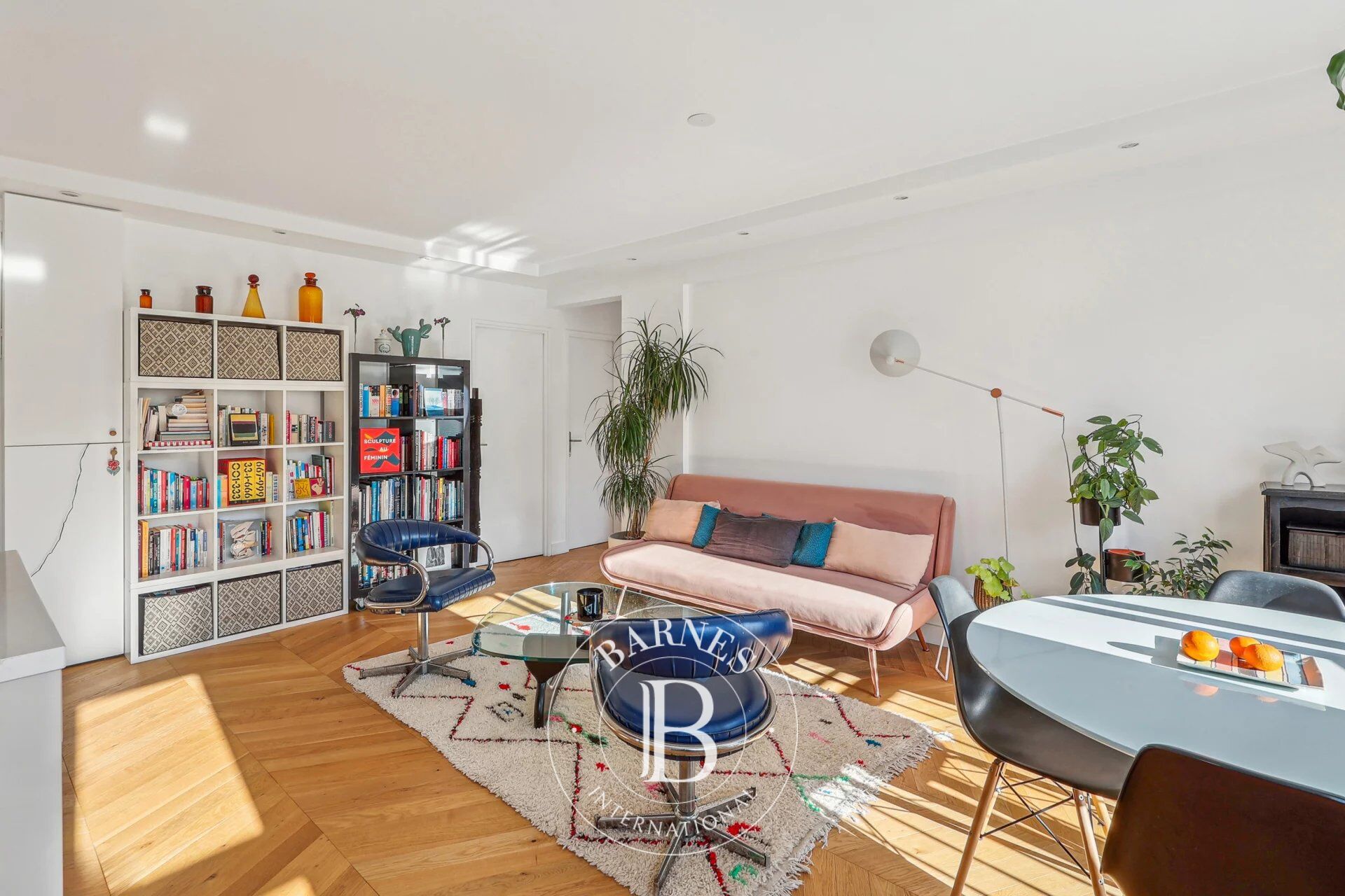 Saint Ambroise - Bright two-room apartment - Basement - Parking - picture 3