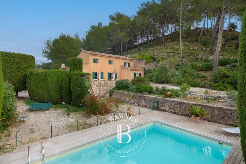 VENTE – CASSIS – BASTIDE – 6 CHAMBRES - PISCINE - VUE MER