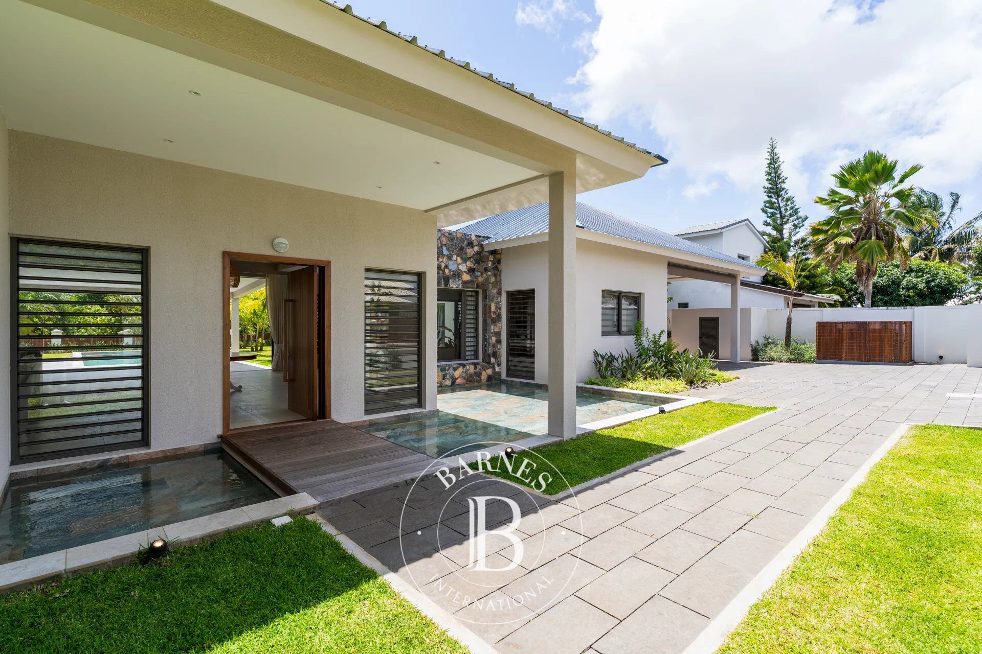 PITON - Brand New Villa with 4 Bedrooms - picture 3