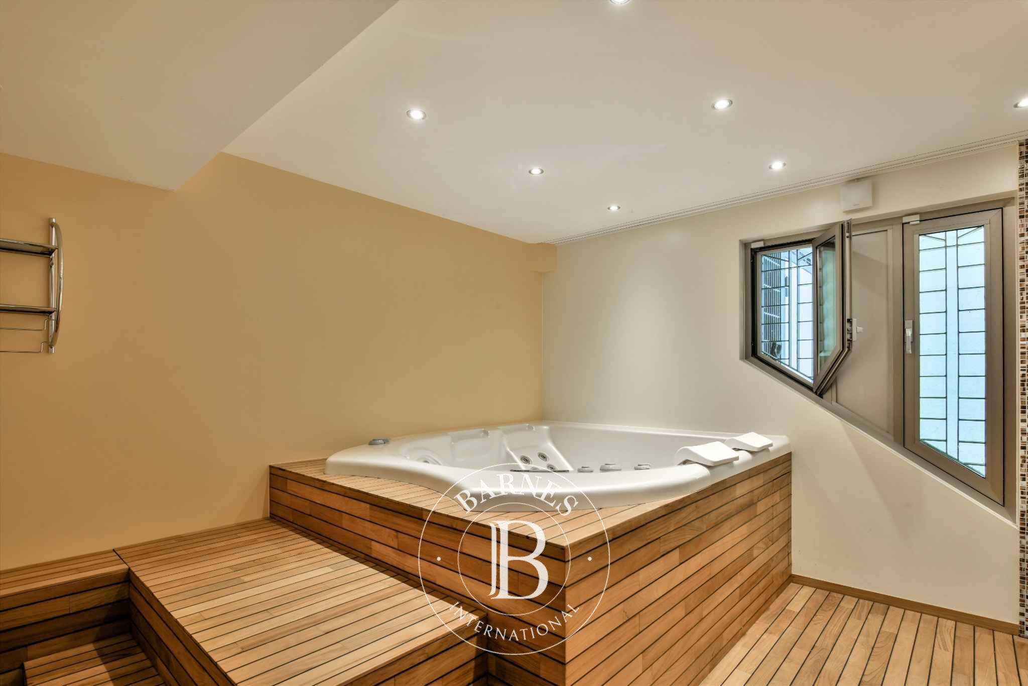 Villa Montreux - picture 13