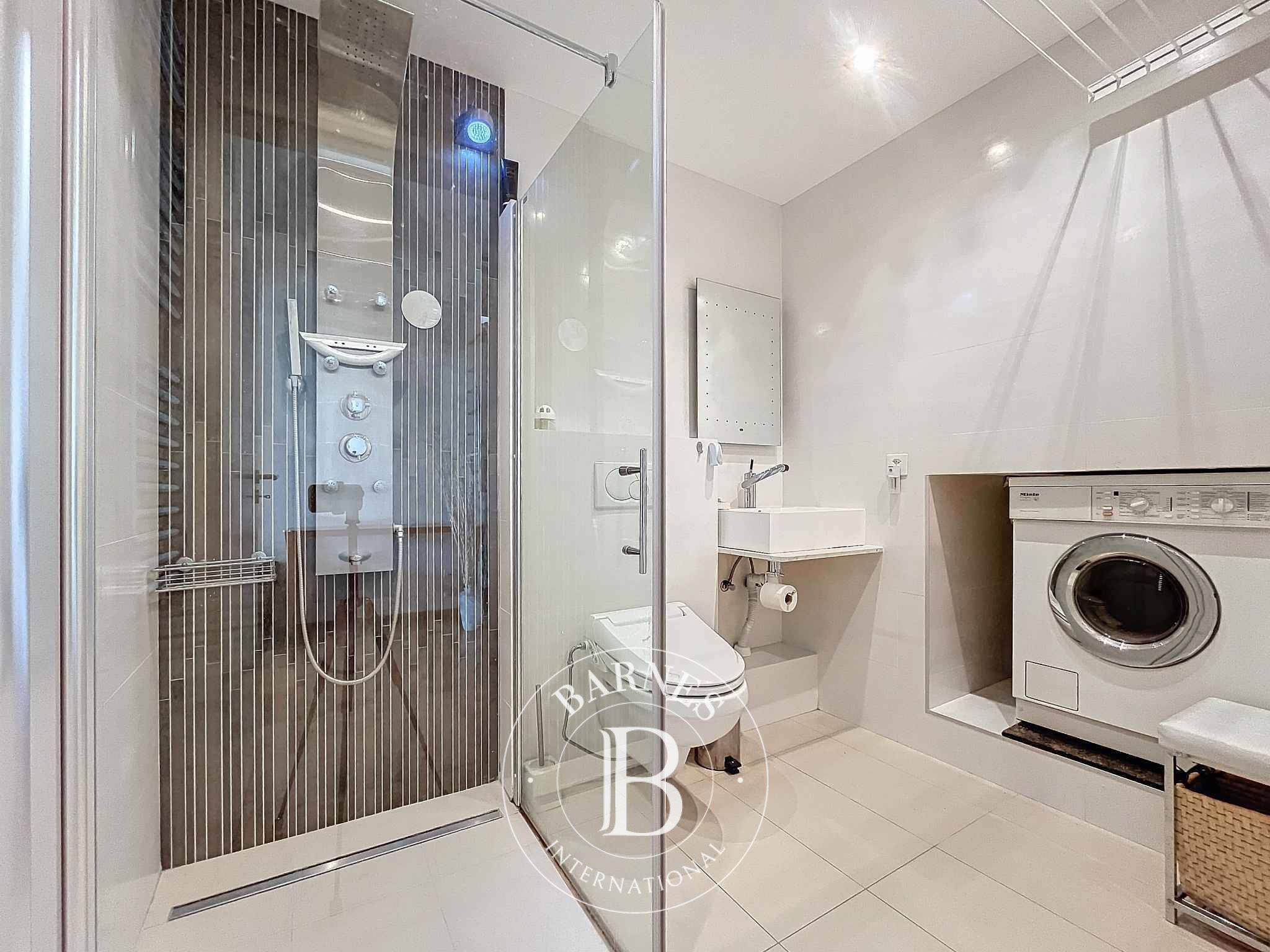 Villa Montreux - picture 13