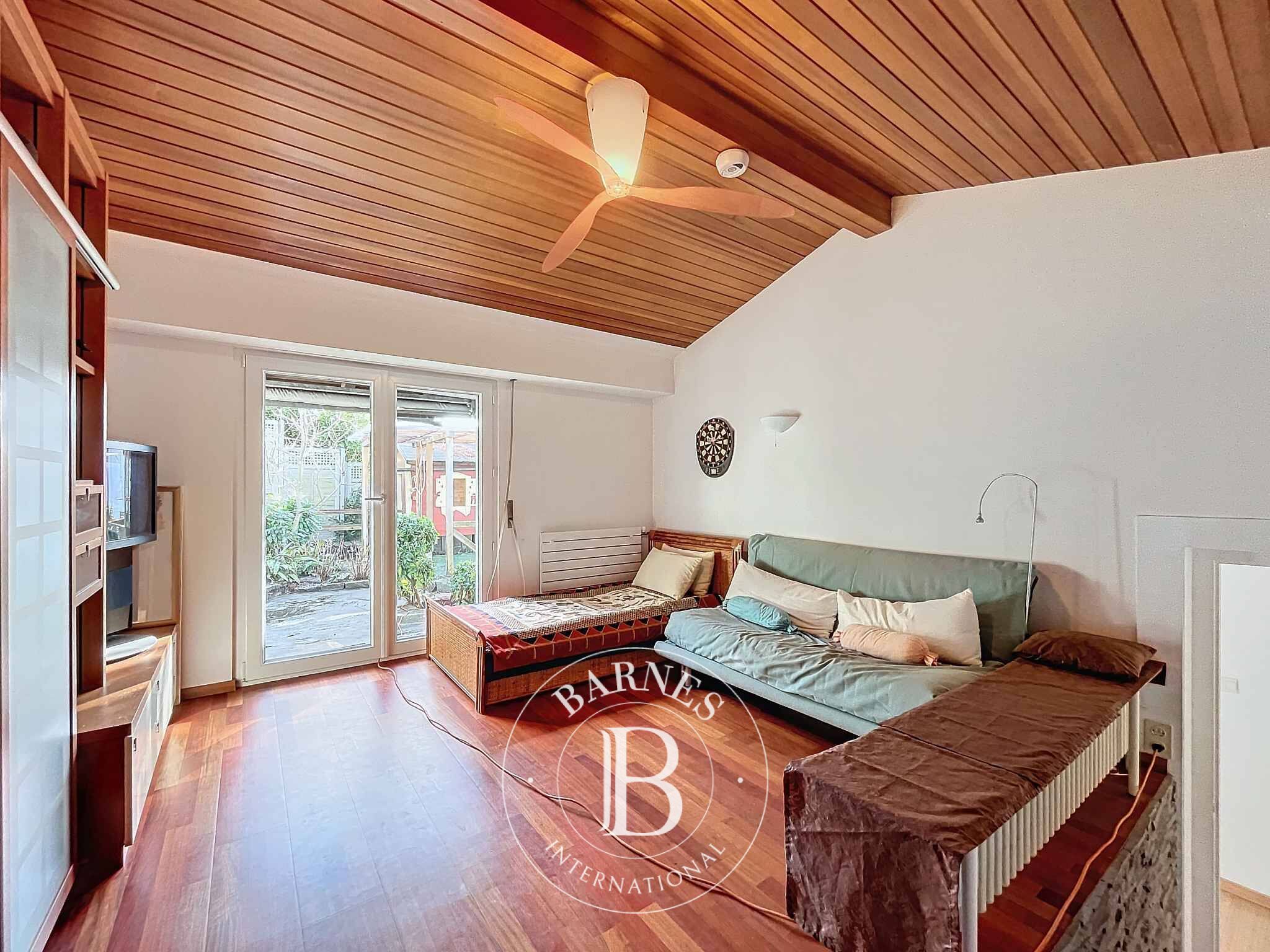 Villa Montreux - picture 12