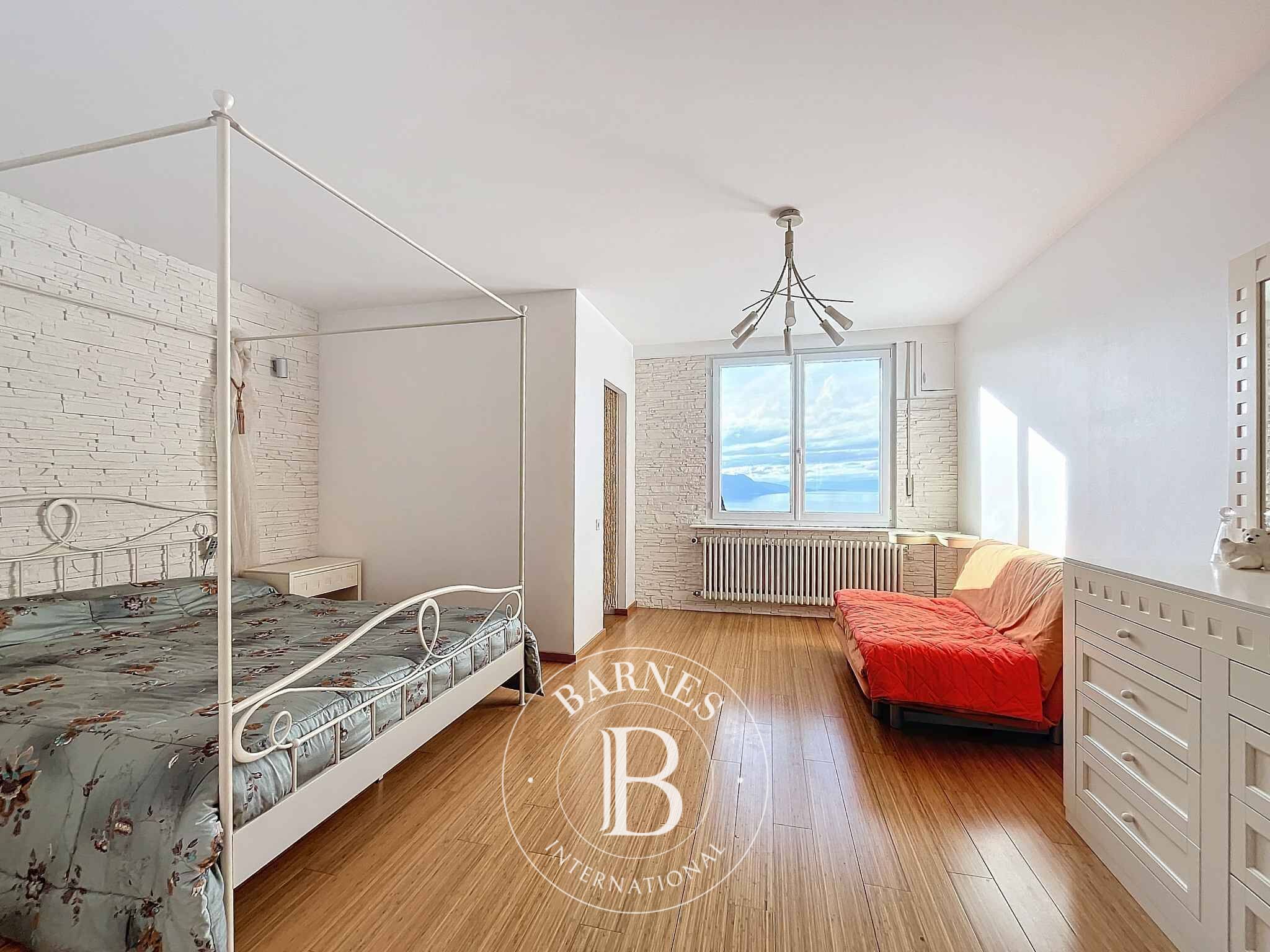 Villa Montreux - picture 7