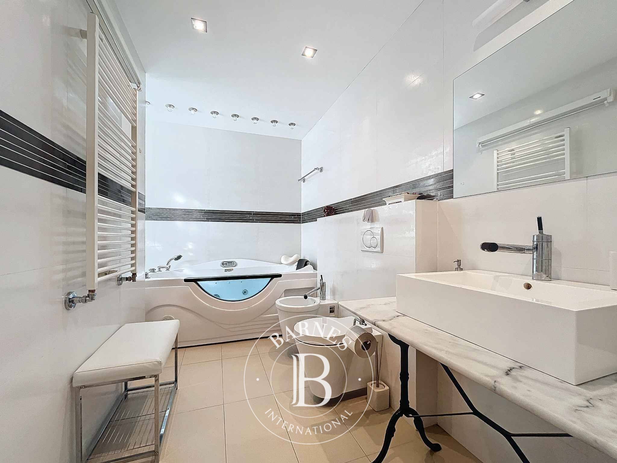 Villa Montreux - picture 14