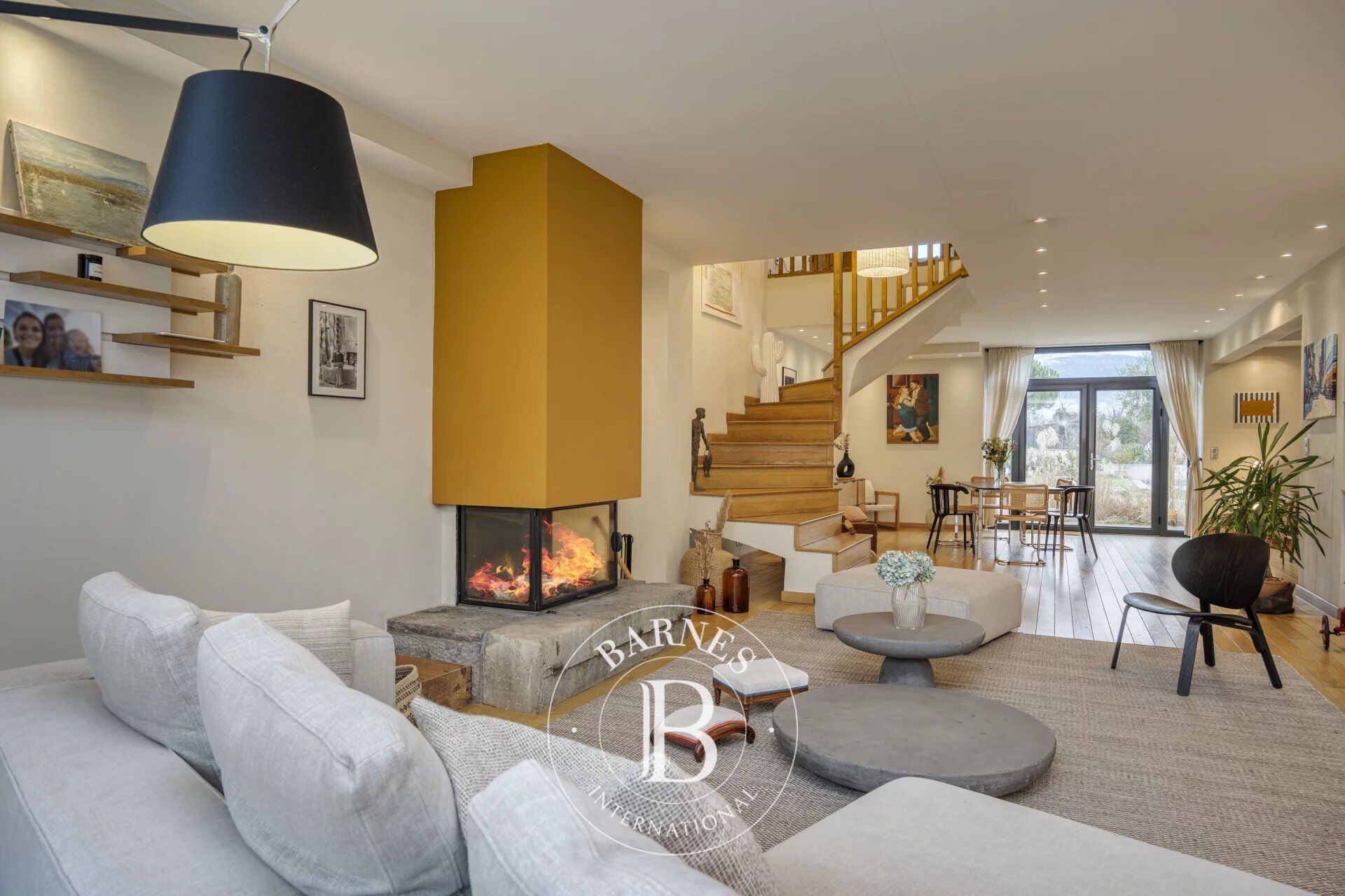 BARNES PAYS DE GEX – ORNEX – MAISON DE VILLE RÉNOVÉE – 4 CHAMBRES AVEC SALLES DE BAINS PRIVATIVES - picture 1