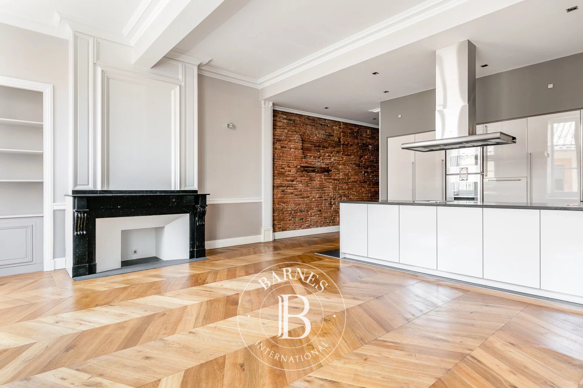 CAPITOLE,  113sqm FLAT WITH CAR PARK. - picture 2