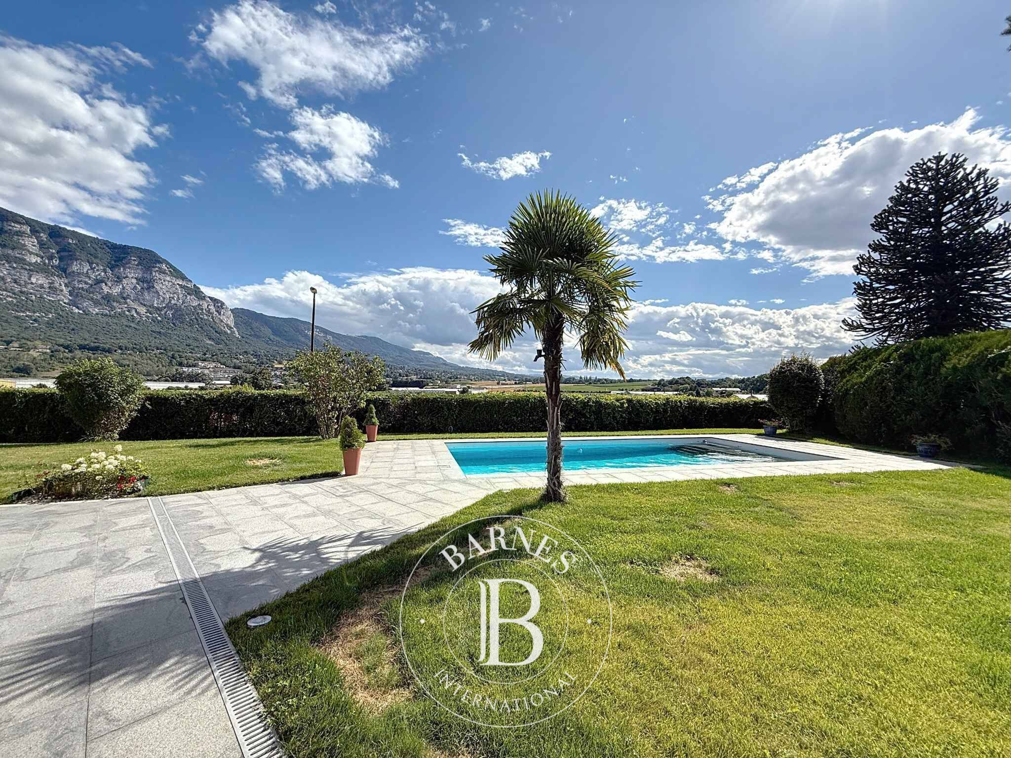 Villa Vessy - picture 1