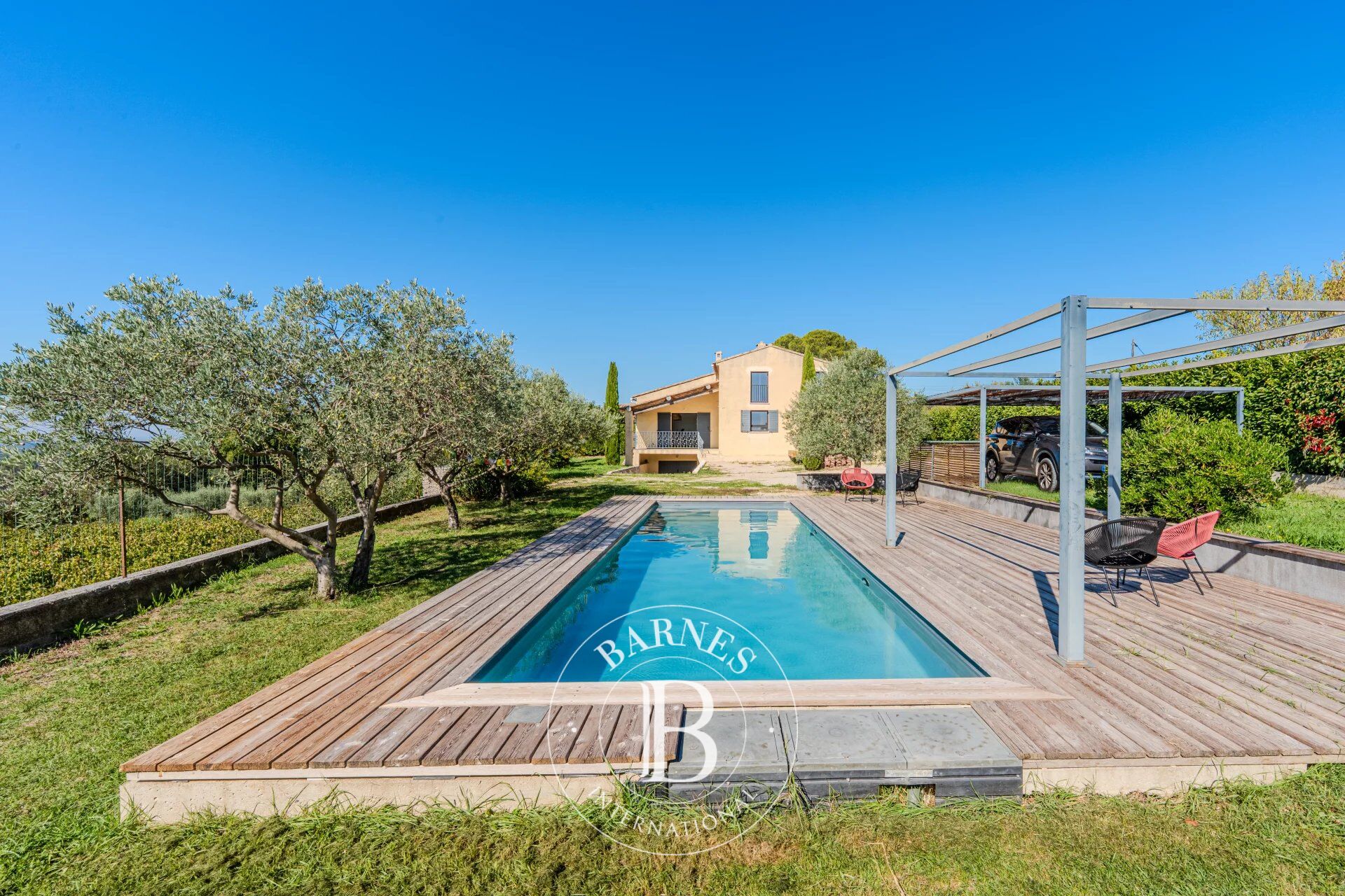 CADENET – CONTEMPORARY VILLA 2,045 SQ FT – 4 BEDROOMS – SWIMMING POOL – LANDSCAPED GARDEN 0.25 ACRES – GARAGE – OPEN VIEW