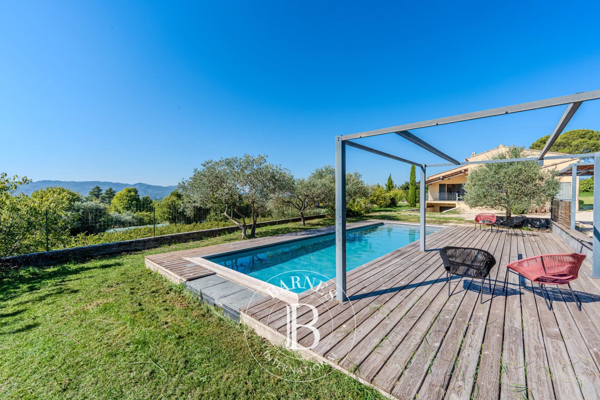 CADENET – CONTEMPORARY VILLA 2,045 SQ FT – 4 BEDROOMS – SWIMMING POOL – LANDSCAPED GARDEN 0.25 ACRES – GARAGE – OPEN VIEW