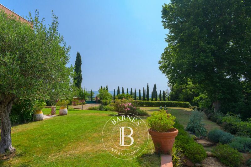 Venta, Hotel Cuers - picture 2