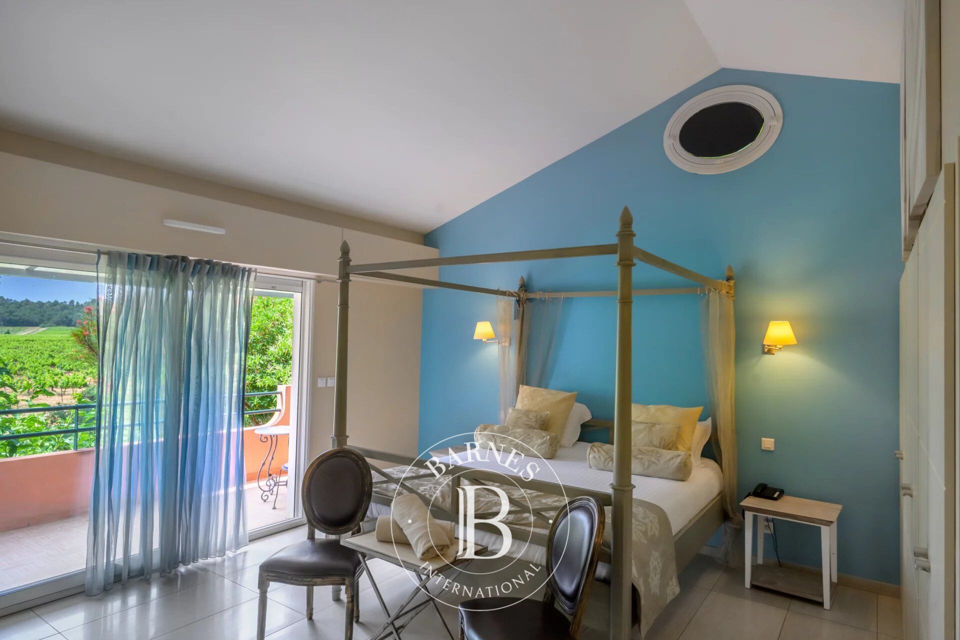 Venta, Hotel Cuers - picture 6