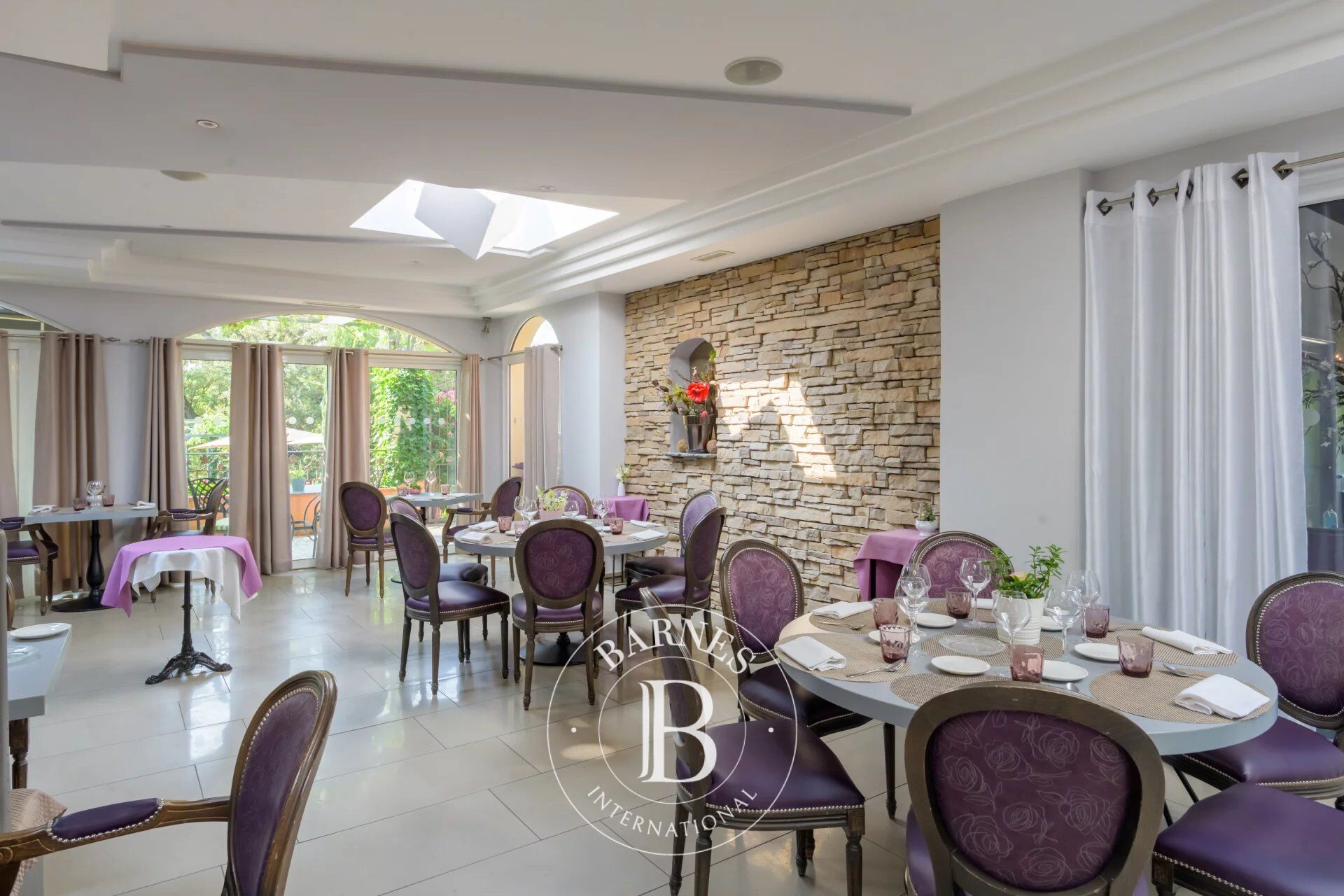 Venta, Hotel Cuers - picture 4