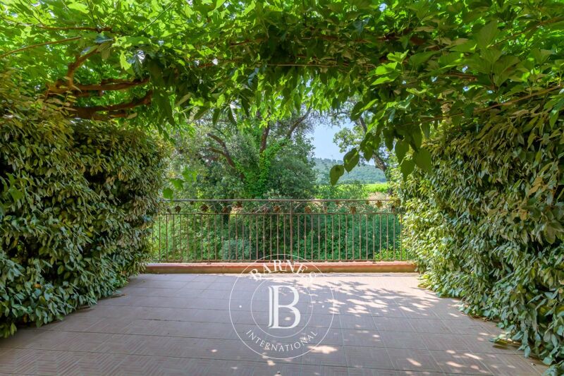 Venta, Hotel Cuers - picture 3