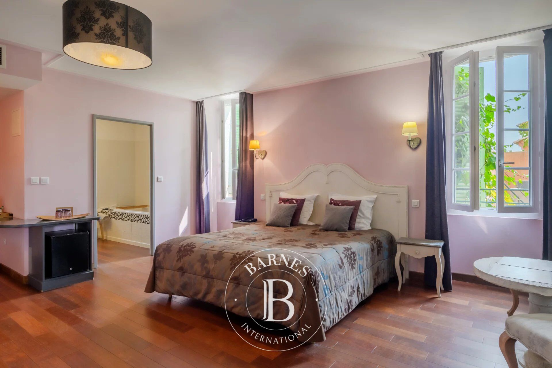 Venta, Hotel Cuers - picture 5