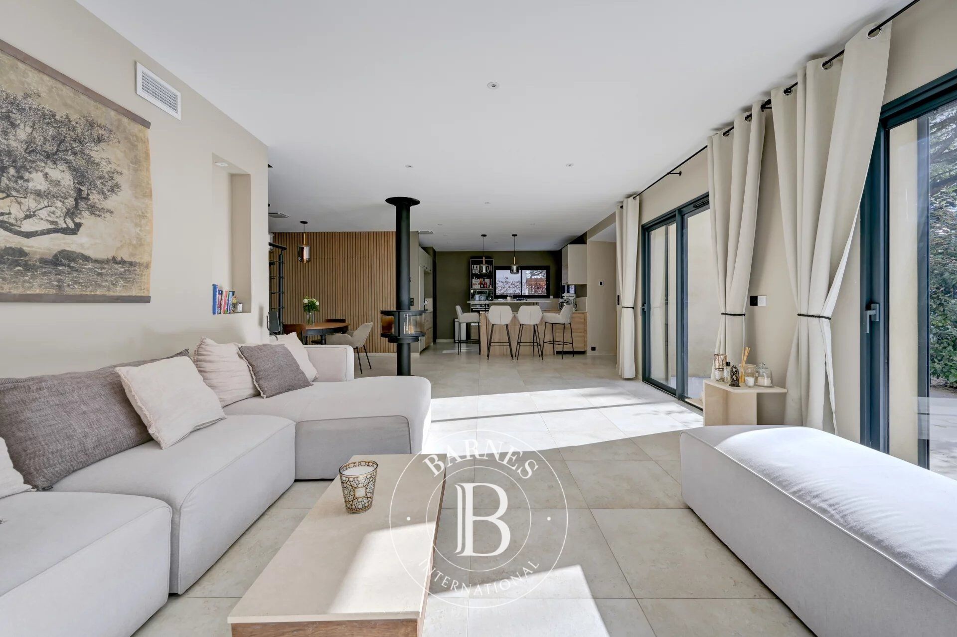 AIX-EN-PROVENCE - FULLY RENOVATED HOUSE - 190 SQM - 4 BEDROOMS - 1 OFFICE - 3 BATHROOMS - GARDEN - SWIMMING POOL - picture 1