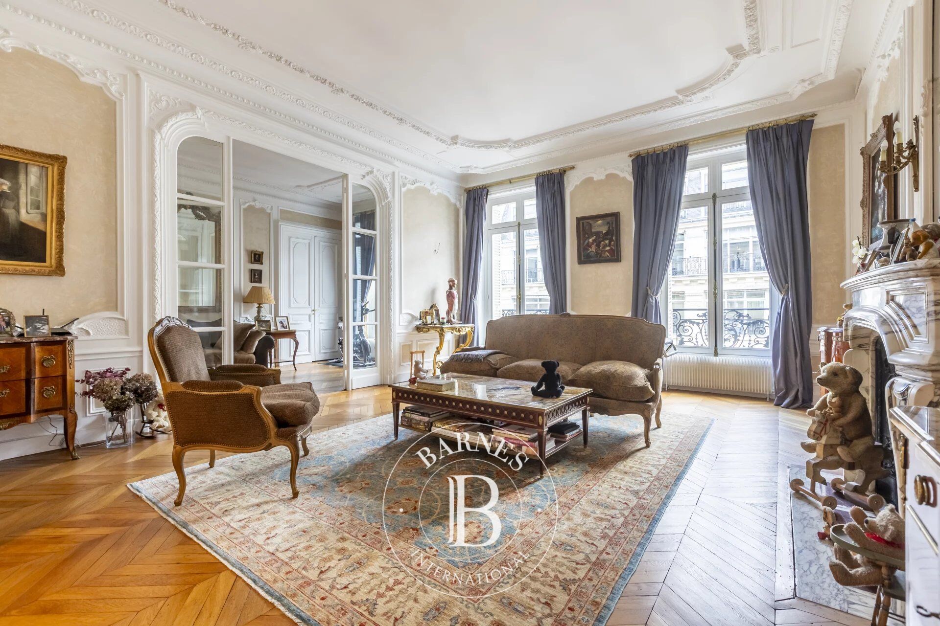 Sole agent - Paris 8 - Saint-Philippe du Roule - 4th floor apartment with balcony - 3 bedrooms (4 possible) - Maid's rooms and parking space as an option - picture 2