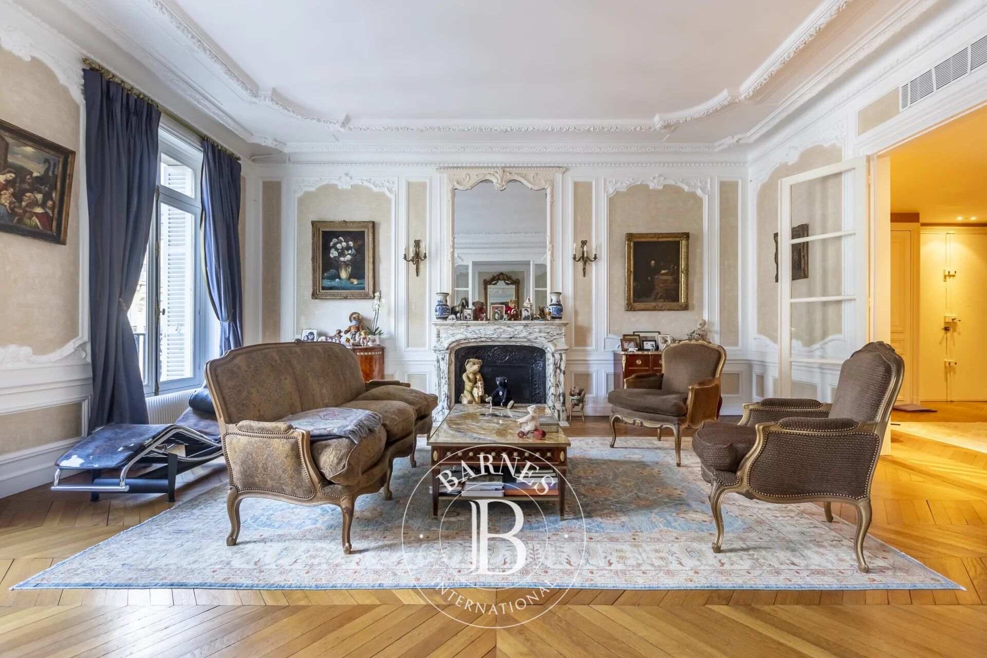 Sole agent - Paris 8 - Saint-Philippe du Roule - 4th floor apartment with balcony - 3 bedrooms (4 possible) - Maid's rooms and parking space as an option - picture 3