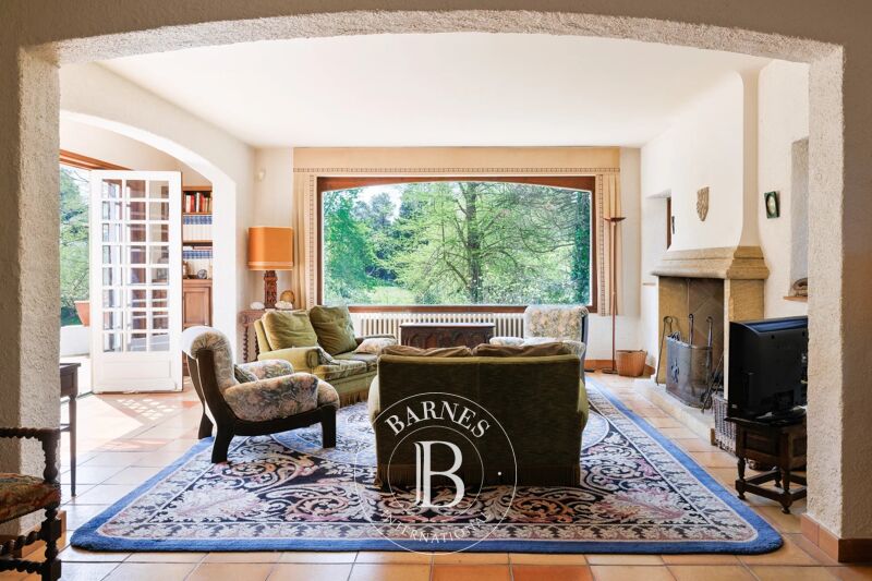 ARCANGUES CERCA DEL CAMPO DE GOLF – ENTORNO TRANQUILO – CASA PARA RENOVAR