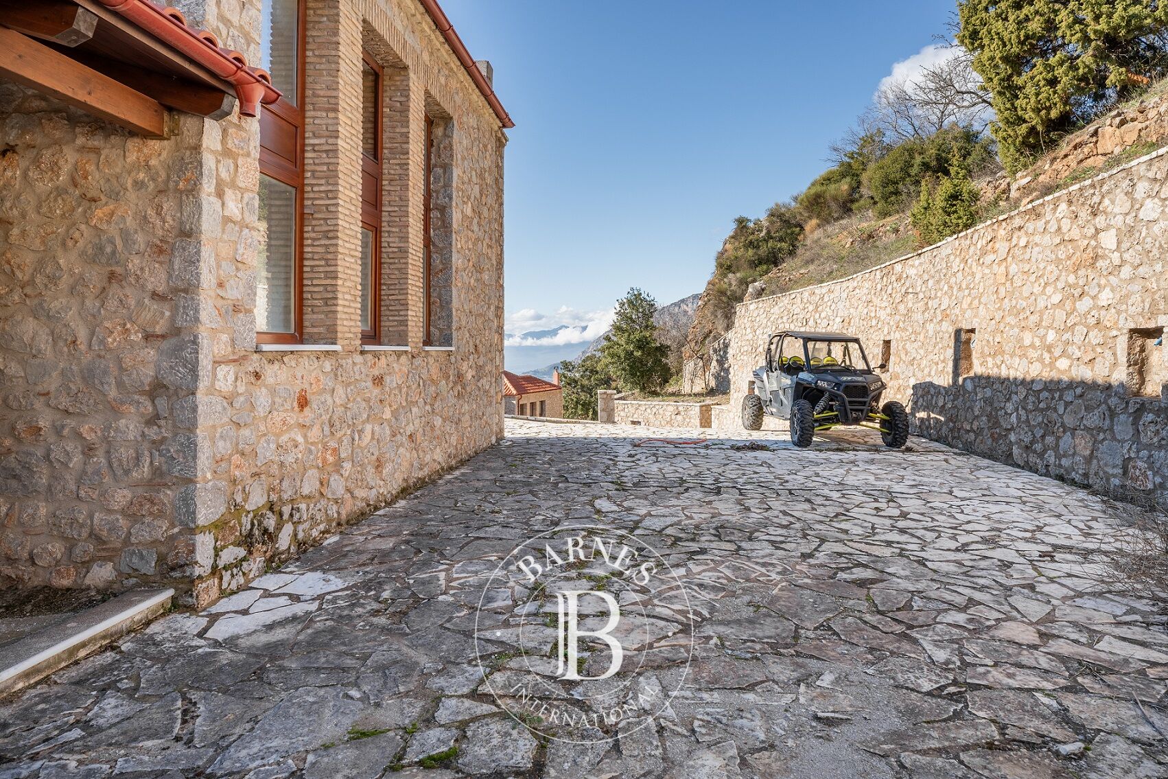 Unfinished Stone-Built Complex - Arachova - picture 3