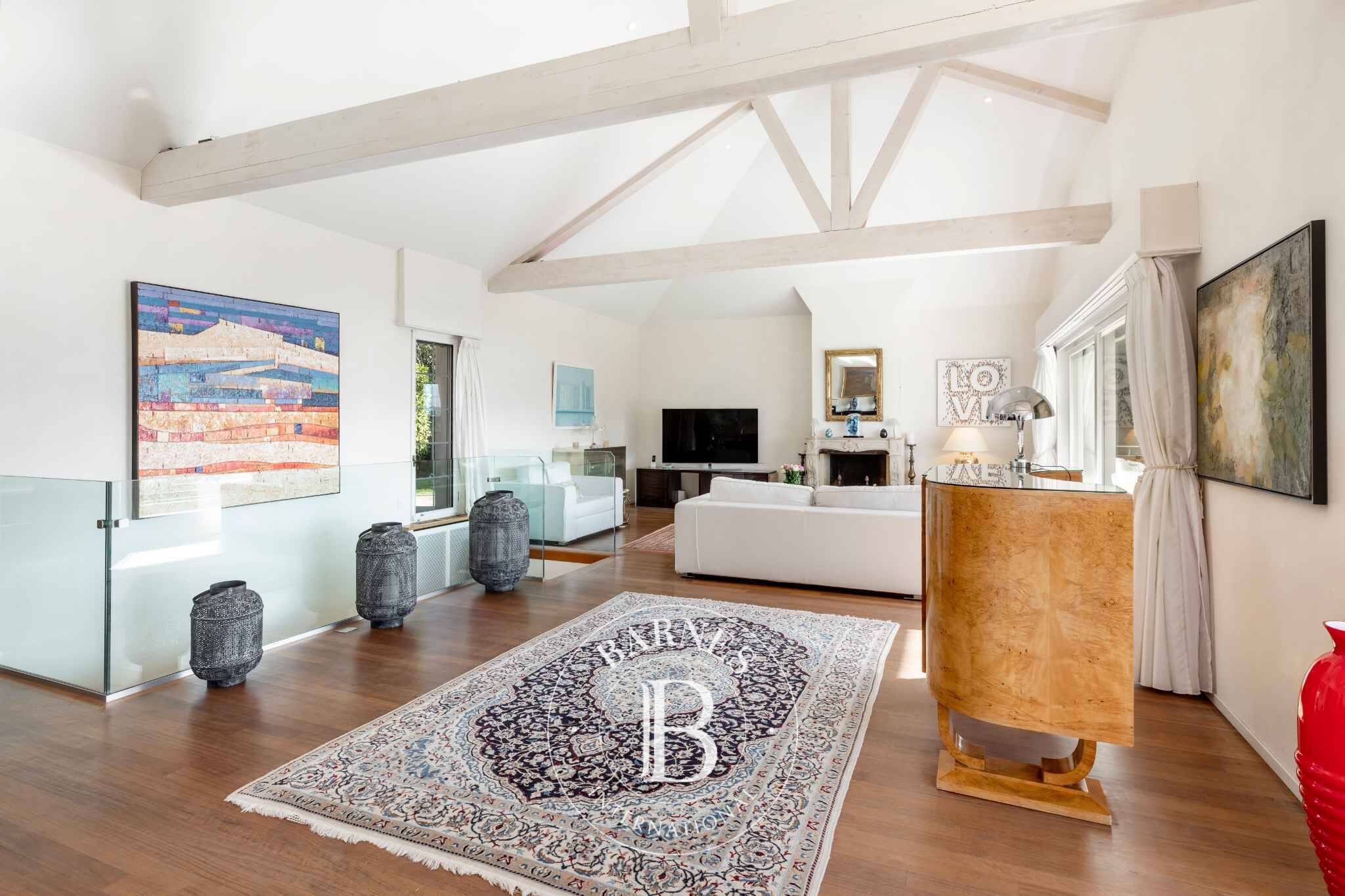 Villa Montreux - picture 8