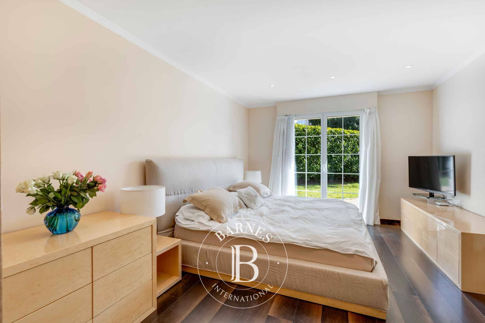 Villa Montreux - picture 18