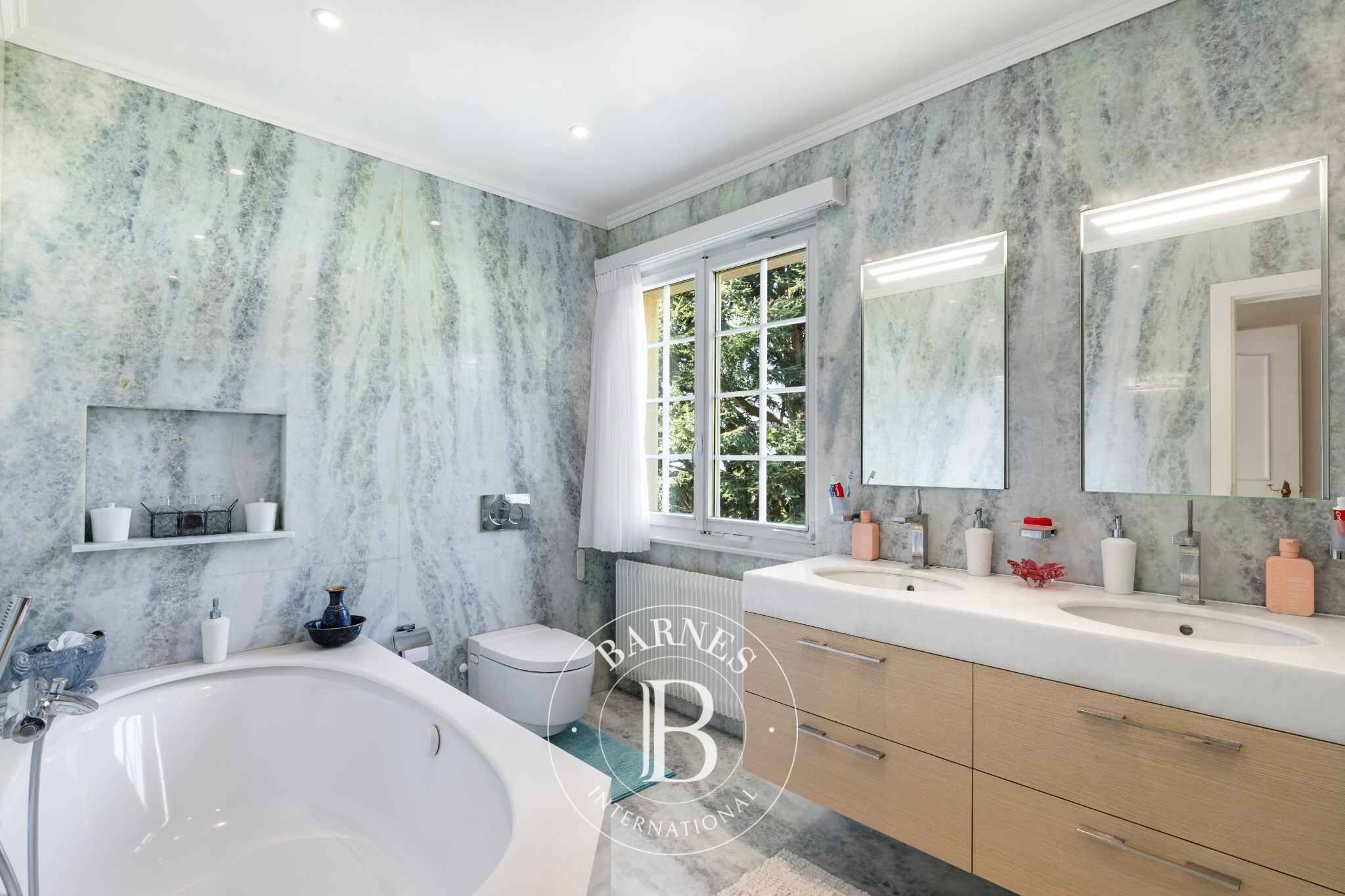 Villa Montreux - picture 22