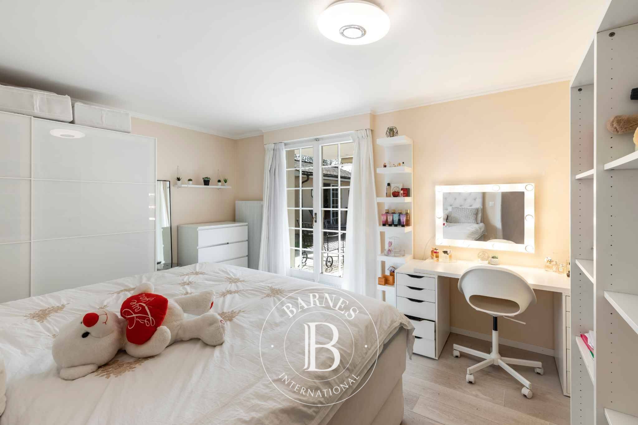 Villa Montreux - picture 17