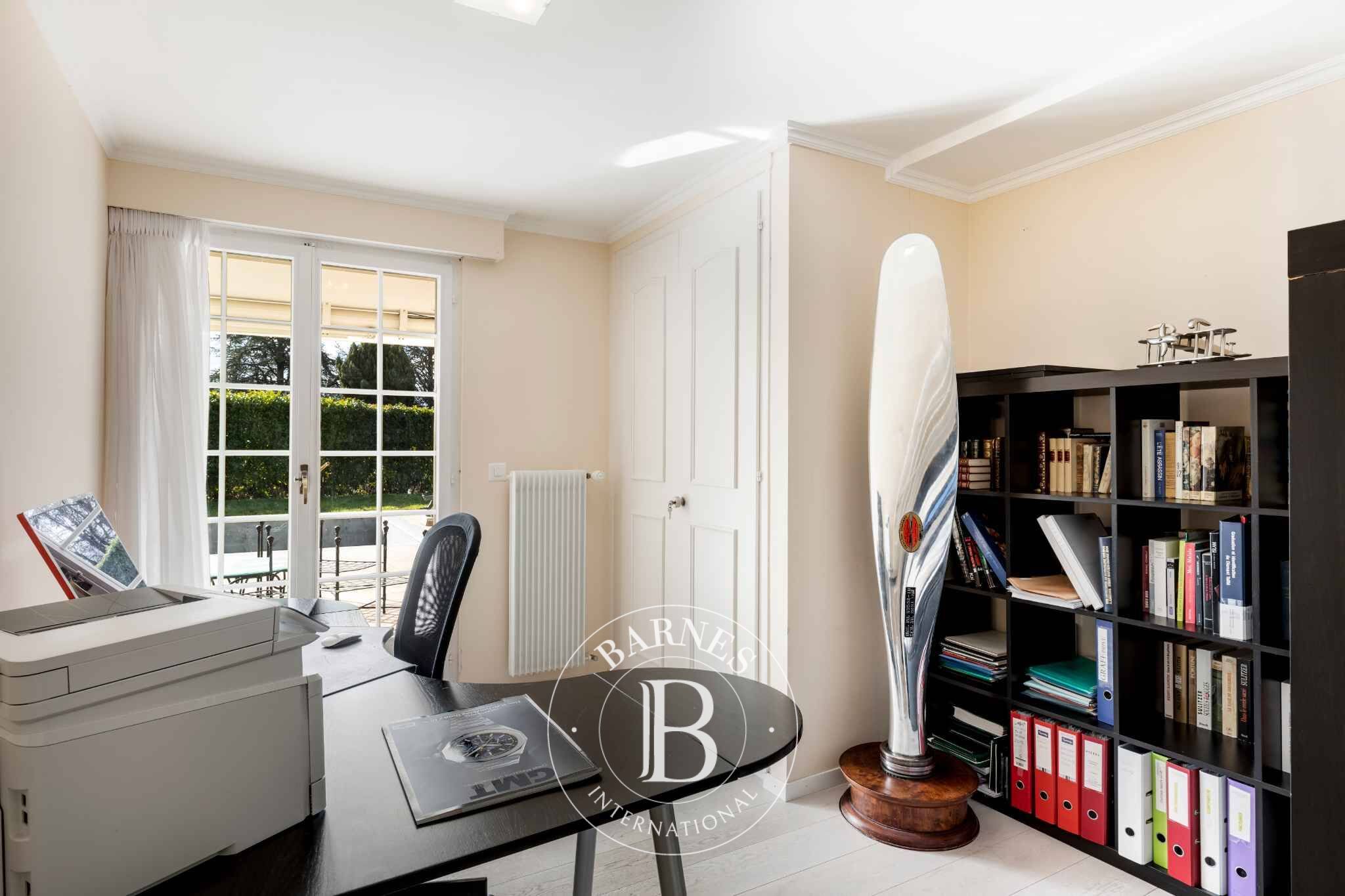 Villa Montreux - picture 16