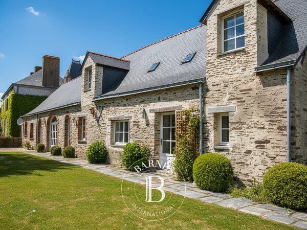 Châteaubriant (44) - 18th and 19th century manor house with renovated farmhouse, swimming pool and 8735 m² of land - picture 2