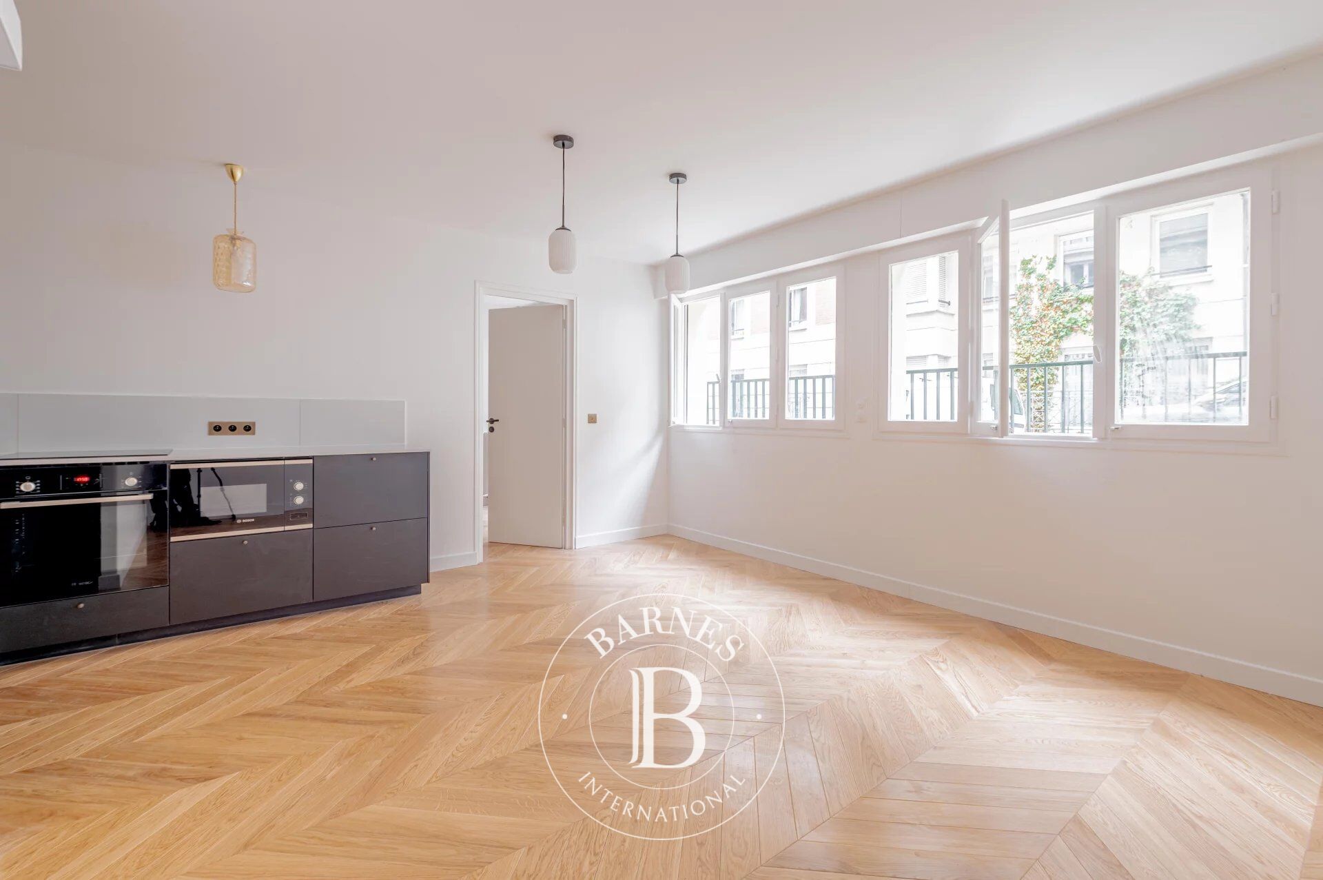 Paris 14 - Plaisance - Renovated apartment - 6 rooms (5 bedrooms) - Ideal for professionals & rental investment - picture 2